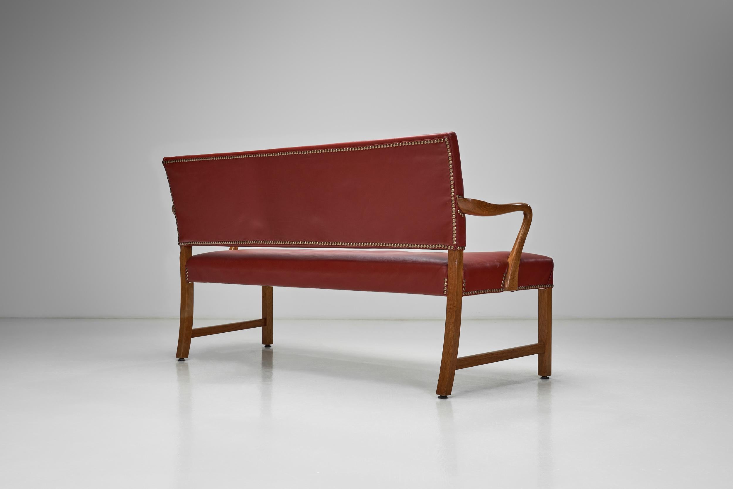 Canapé moderne danois avec revêtement en cuir et cadre en Oak, Danemark, années 1940 en vente 9