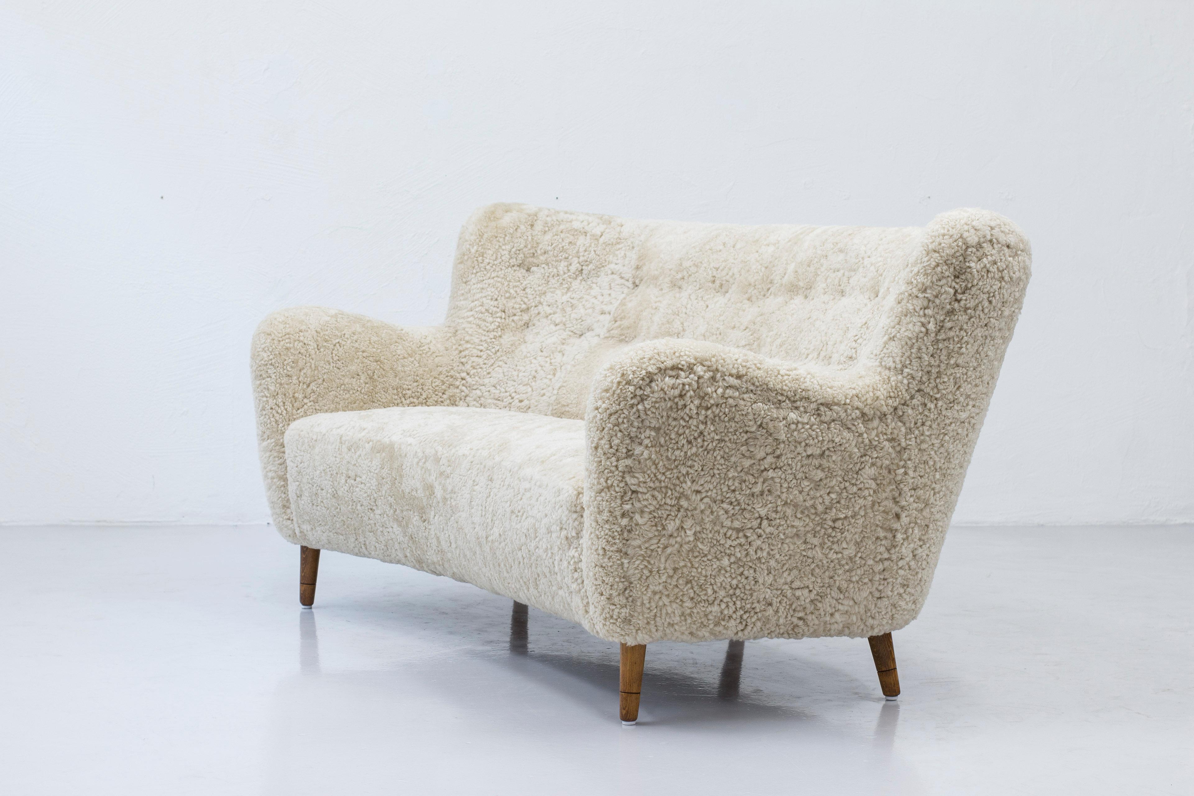 Danish Modern Sofa with Sheep Skin in the Manner of Finn Juhl In Good Condition In Hägersten, SE