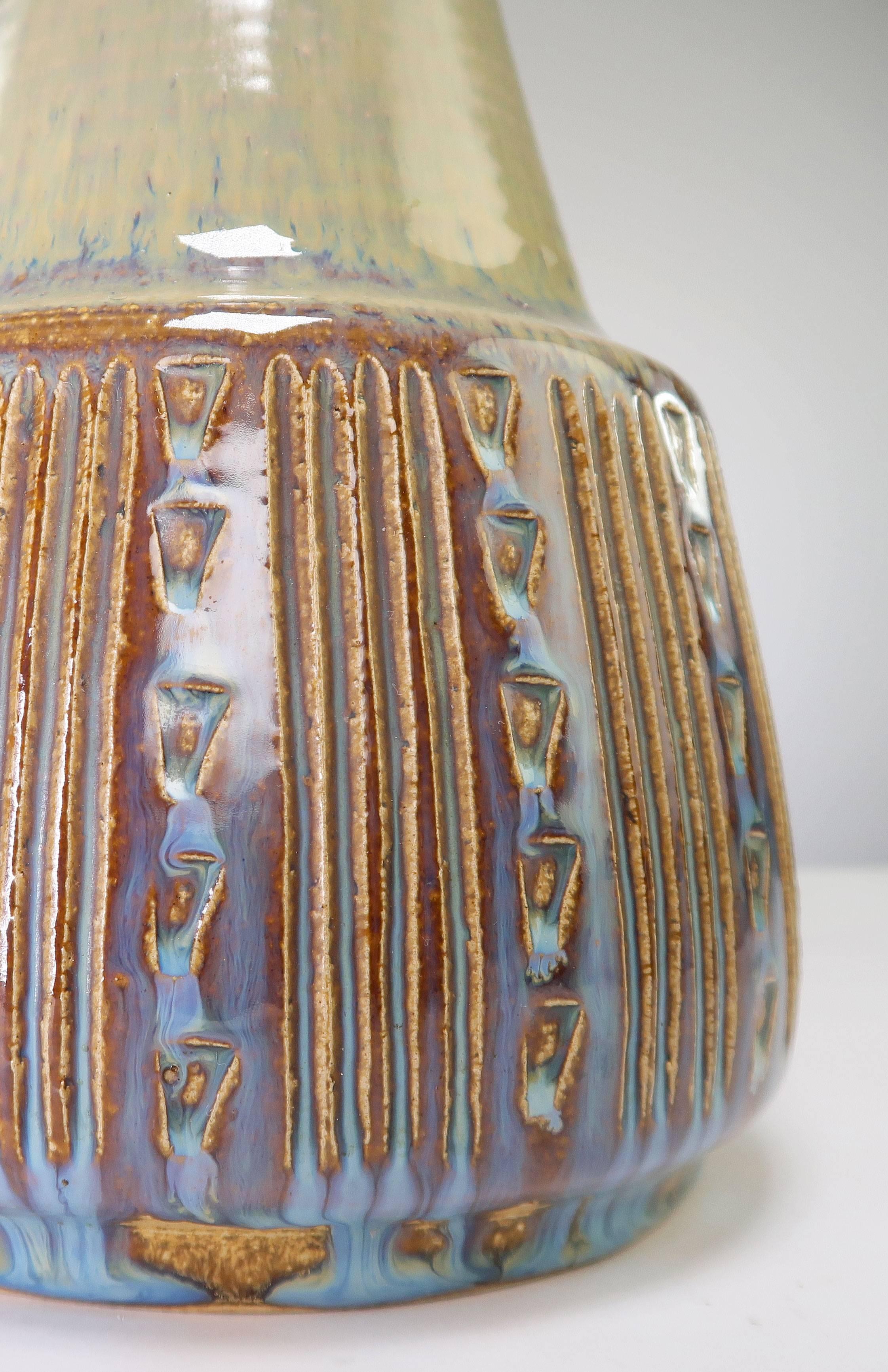 Danish Mid-Century Modern handmade and hand decorated stoneware table lamp. Glazed in light olive green, golden brown and bright blue with a South American inspired geometric pattern on the belly. Manufactured at Soholm Pottery on the Danish island