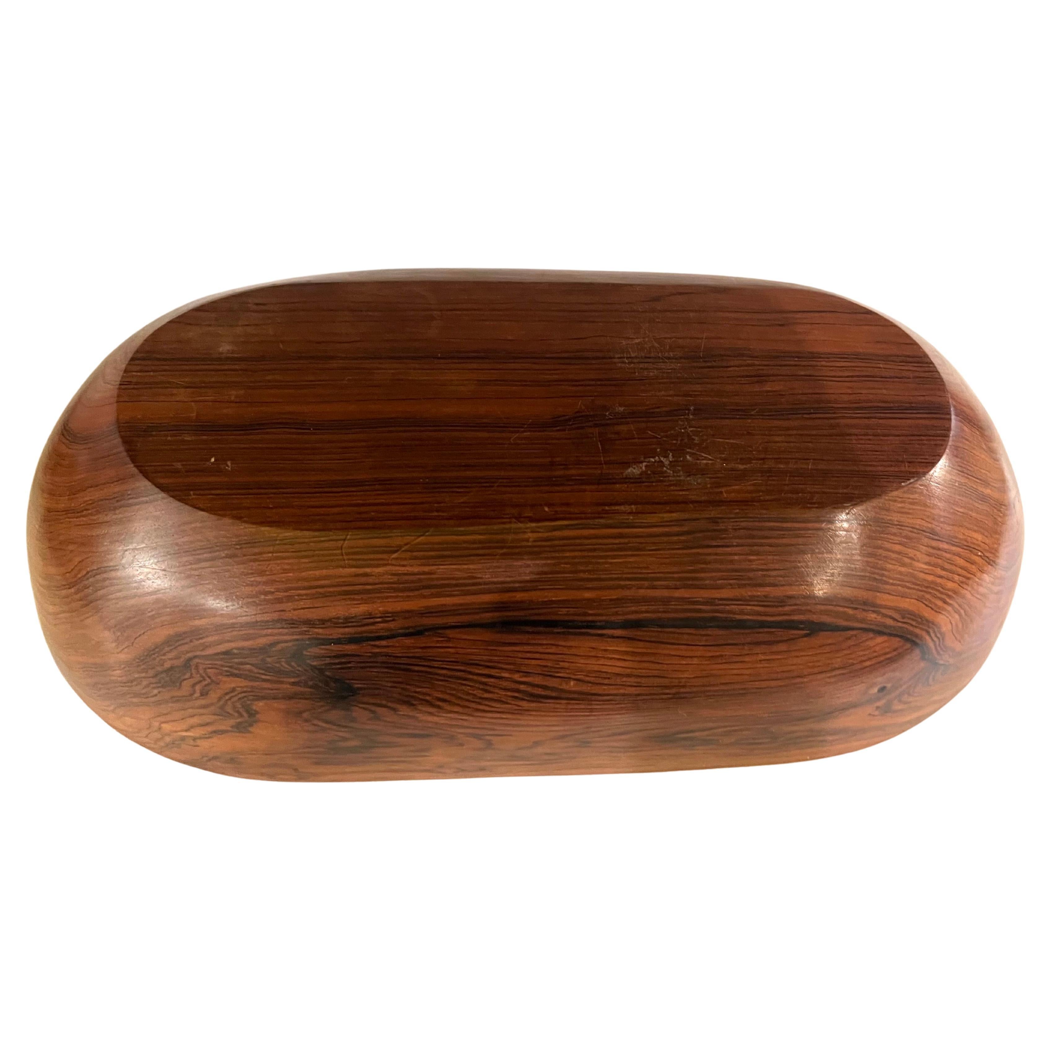 Beautiful elegant solid rosewood carved oval bowl, gorgeous grain and great condition simple design.