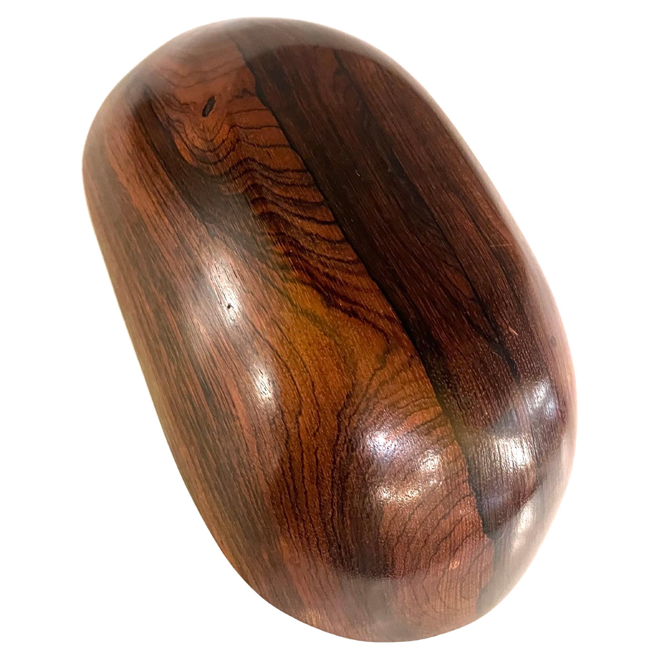 Beautiful elegant solid rosewood carved oval bowl, gorgeous grain, and great condition simple design. a larger version its available