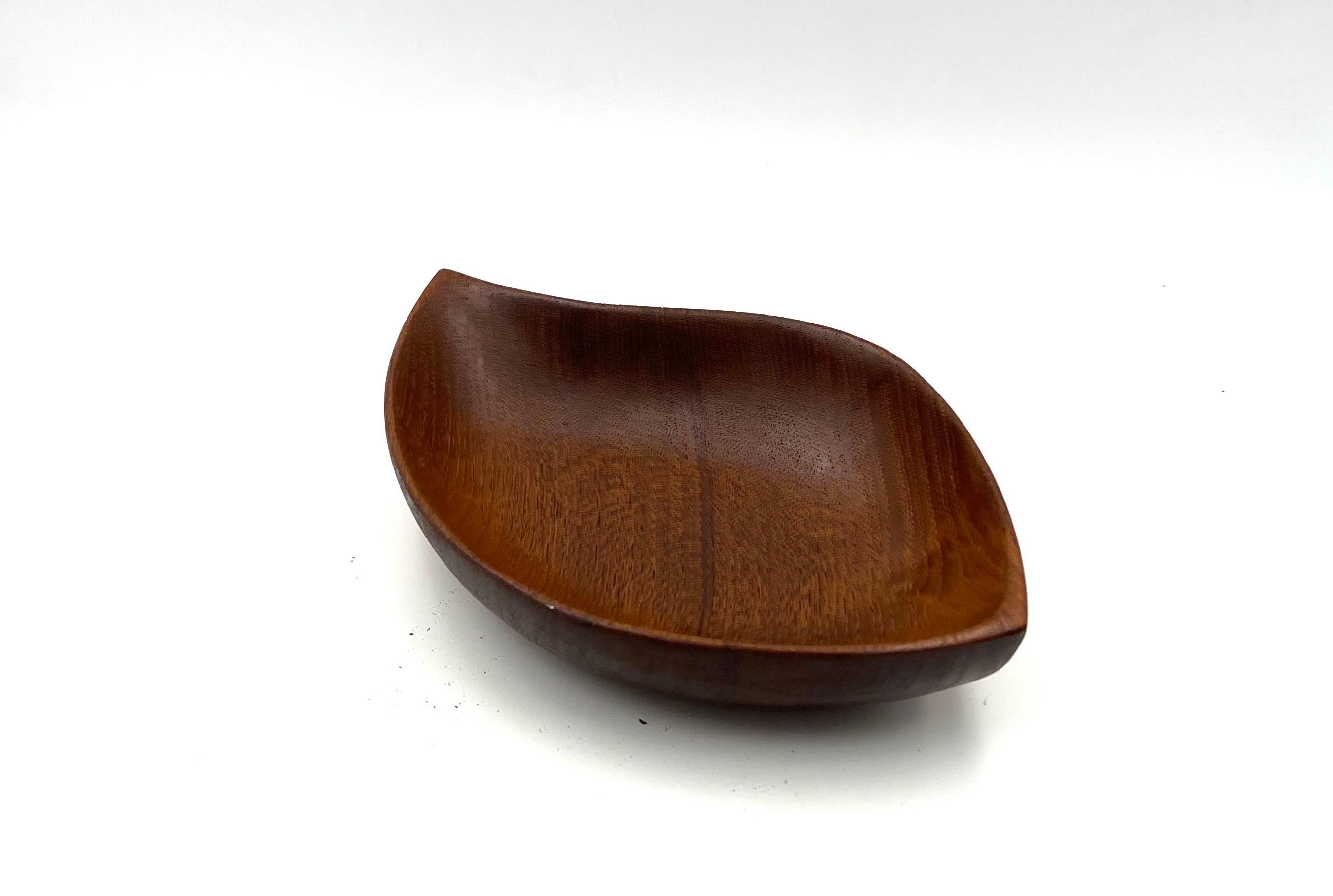 Beautiful solid teak hand-carved bowl freshly refinished and oiled , nice shape delicate , stamped in the bottom.