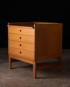 Commode moderne danoise en chêne massif par Ilse Rix pour Uldum Mobelfabrik