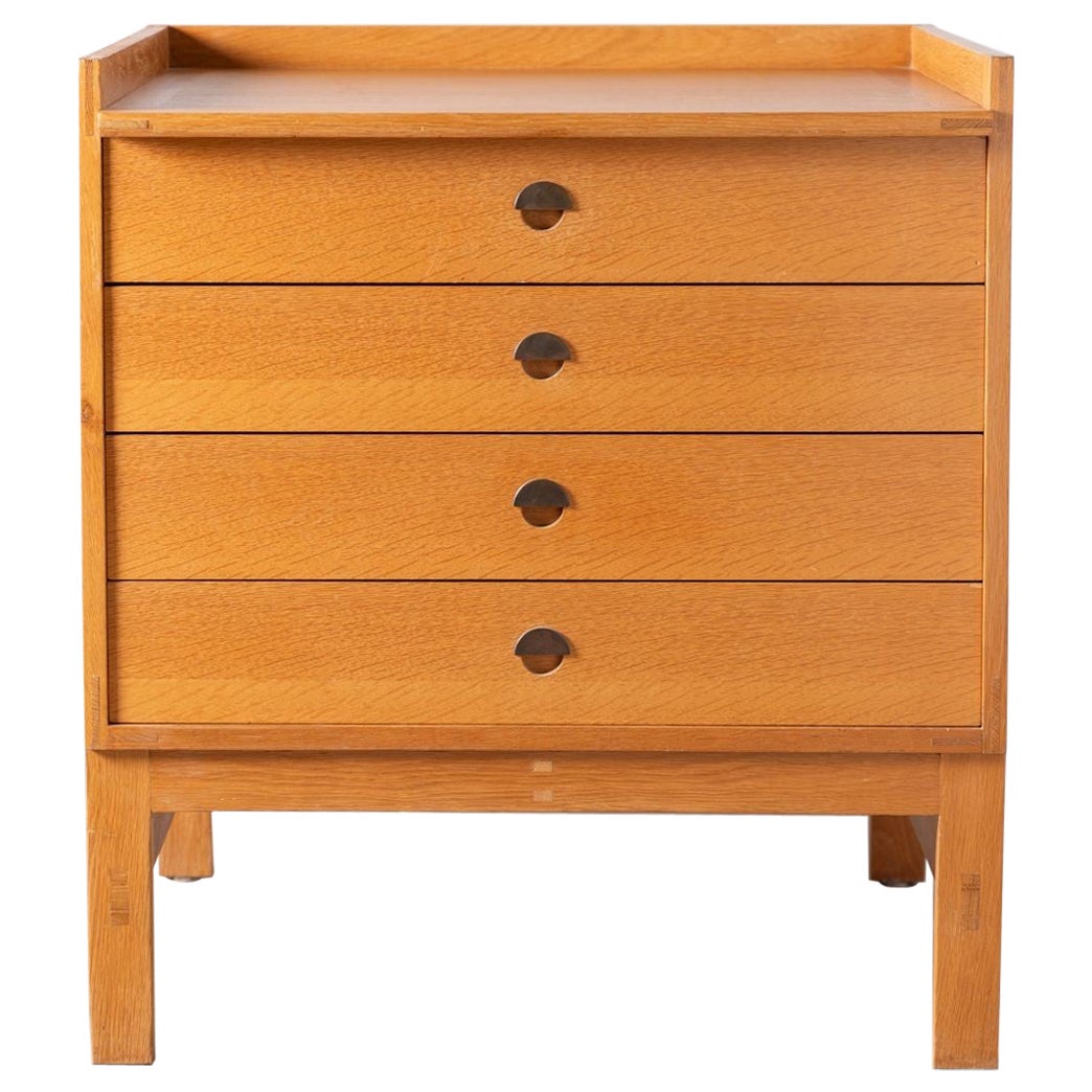 Commode moderne danoise en chêne massif par Ilse Rix pour Uldum Mobelfabrik
