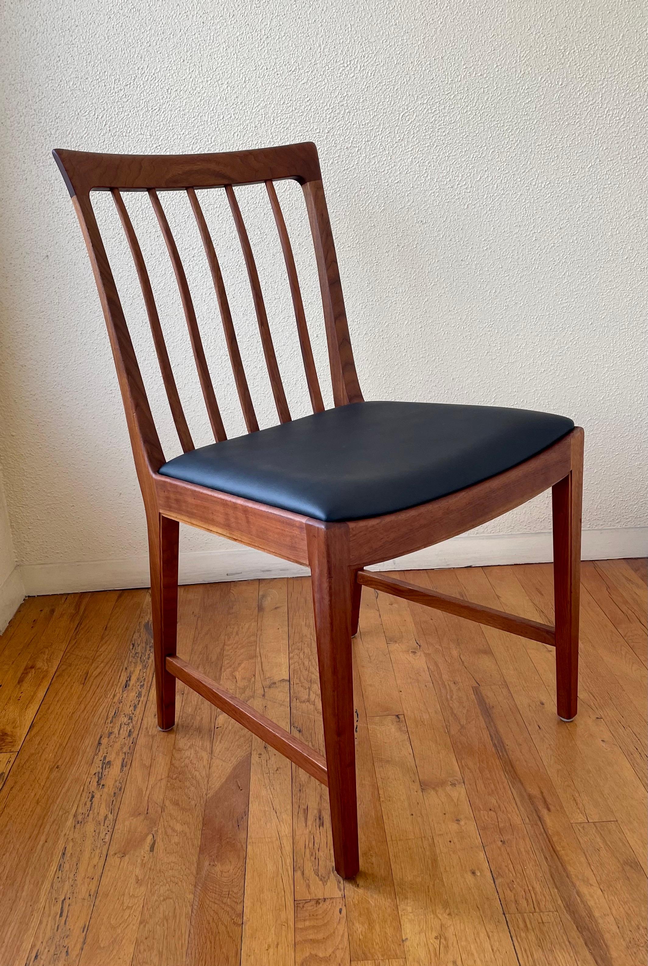 Danish Modern Solid Sculpted Back Teak Desk Chair in Black Naugahyde Seat In Good Condition In San Diego, CA