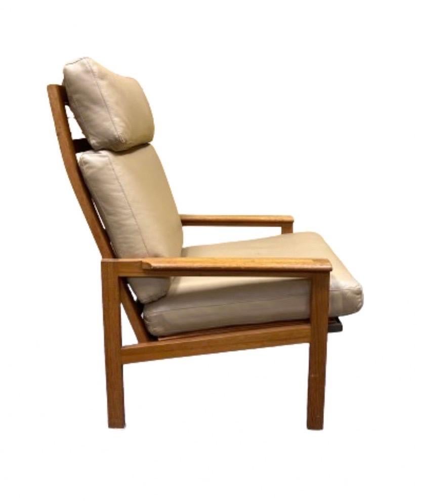 Dänischer moderner dänischer Sessel aus massivem Teakholz und Leder mit hoher Rückenlehne von Niels Eilersen (20. Jahrhundert) im Angebot