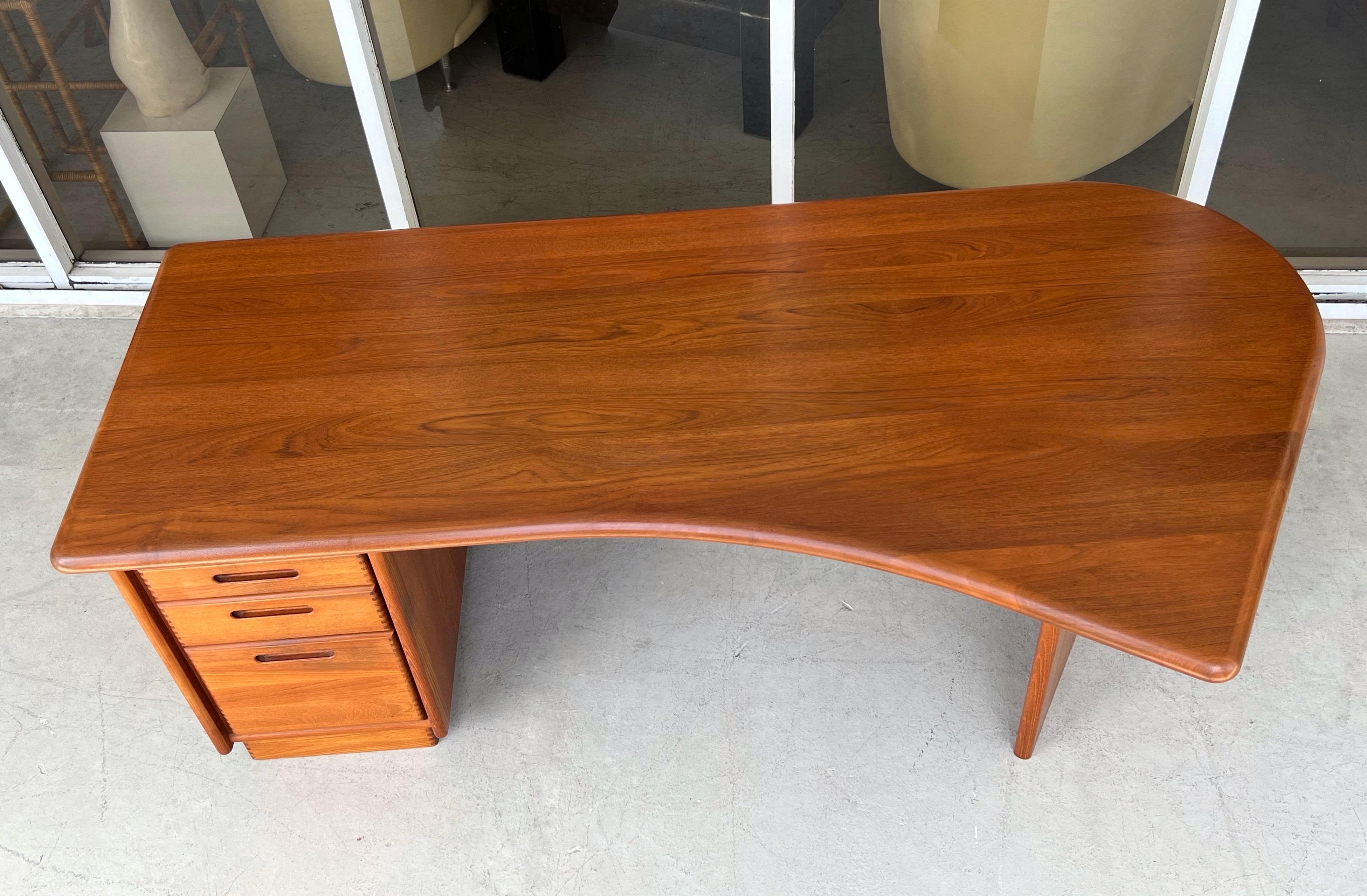 Late 20th Century Danish Modern Solid Teak Biomorphic Desk For Sale