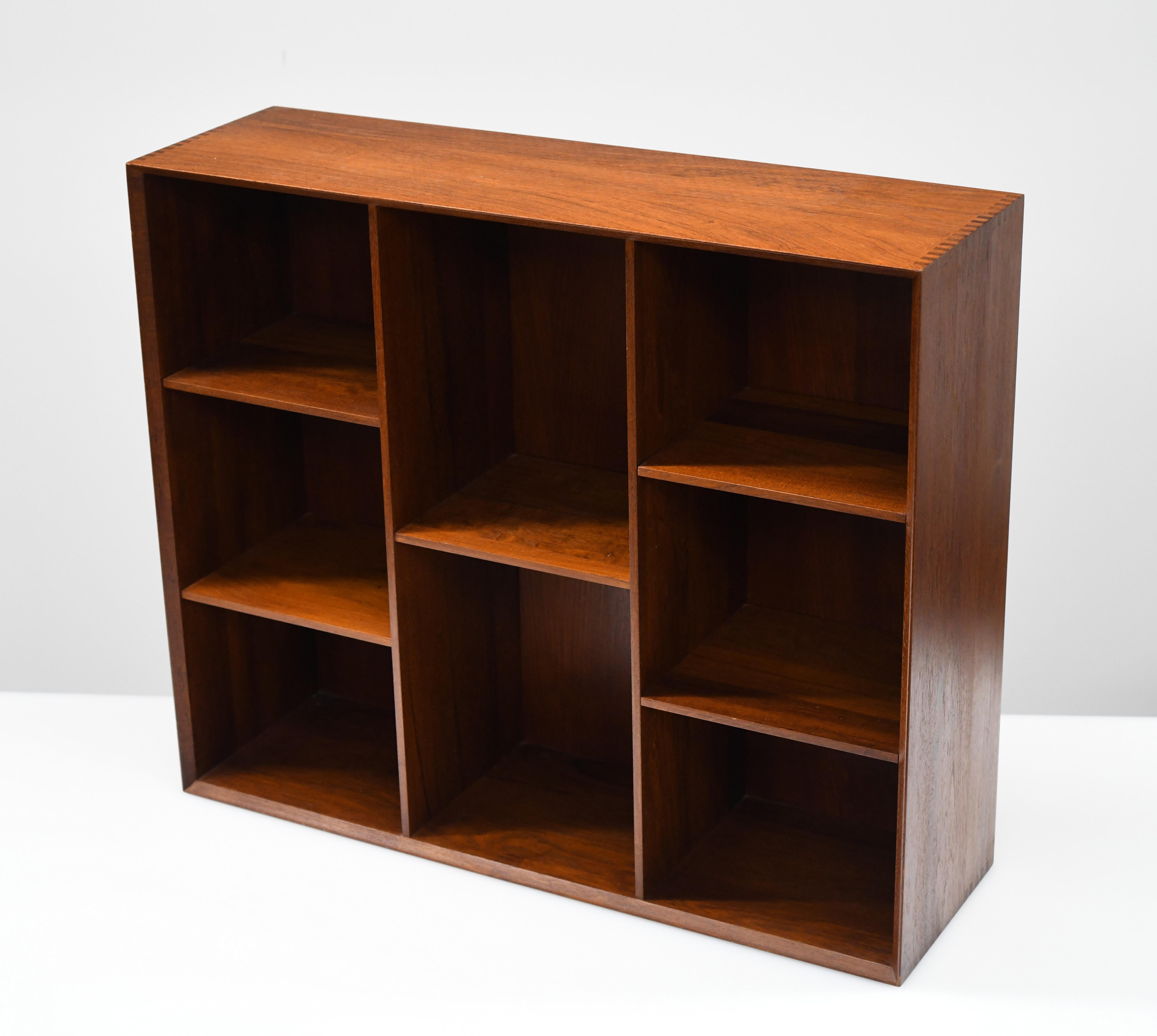 Danish Modern Solid Teak Bookcase by Peter Hvidt and Orla Mølgaard-Nielsen In Good Condition In Washington, DC