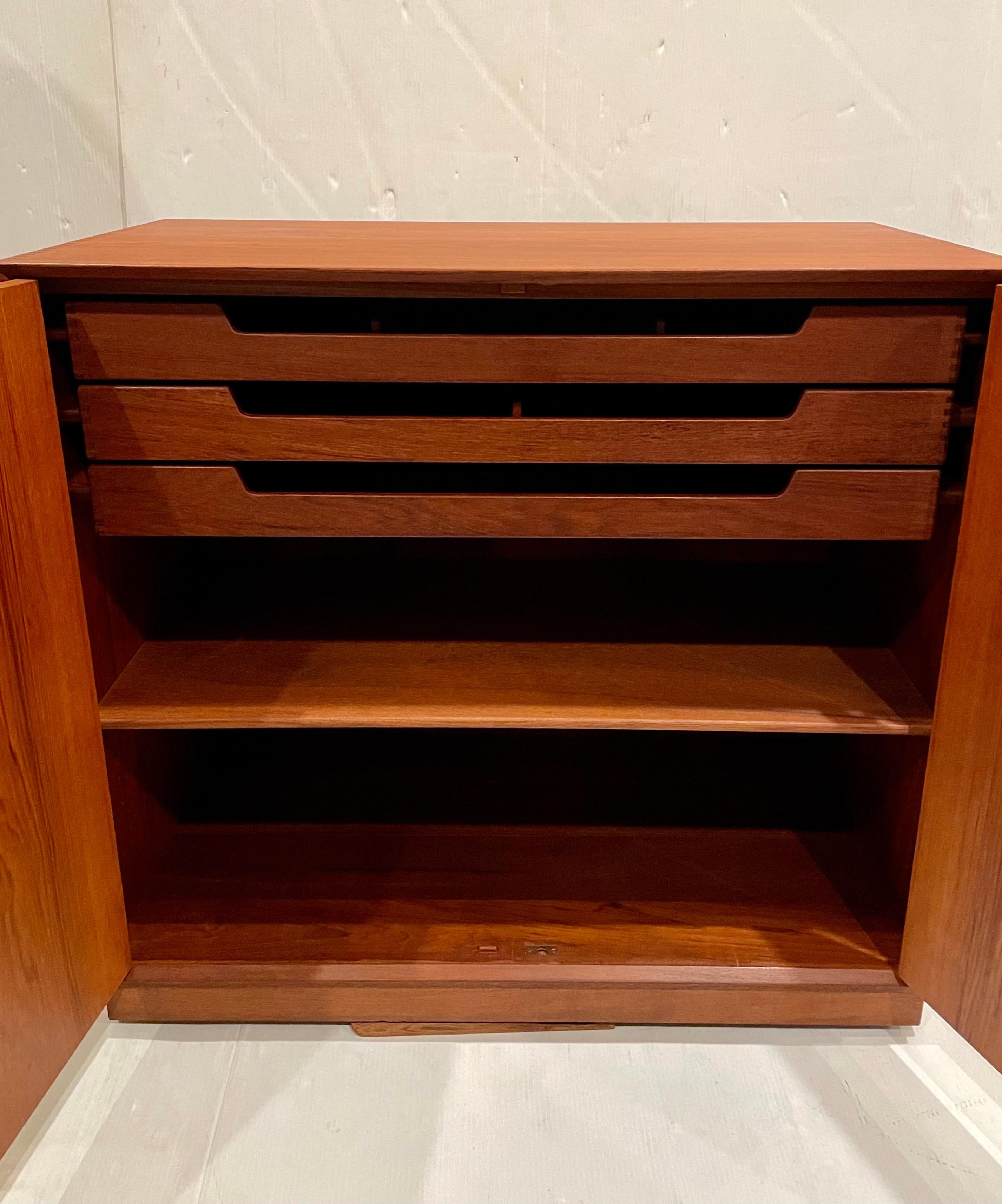 Danish Modern Solid Teak Cabinet by Peter Hvidt and Orla Molgaard-Nielsen In Excellent Condition In San Diego, CA