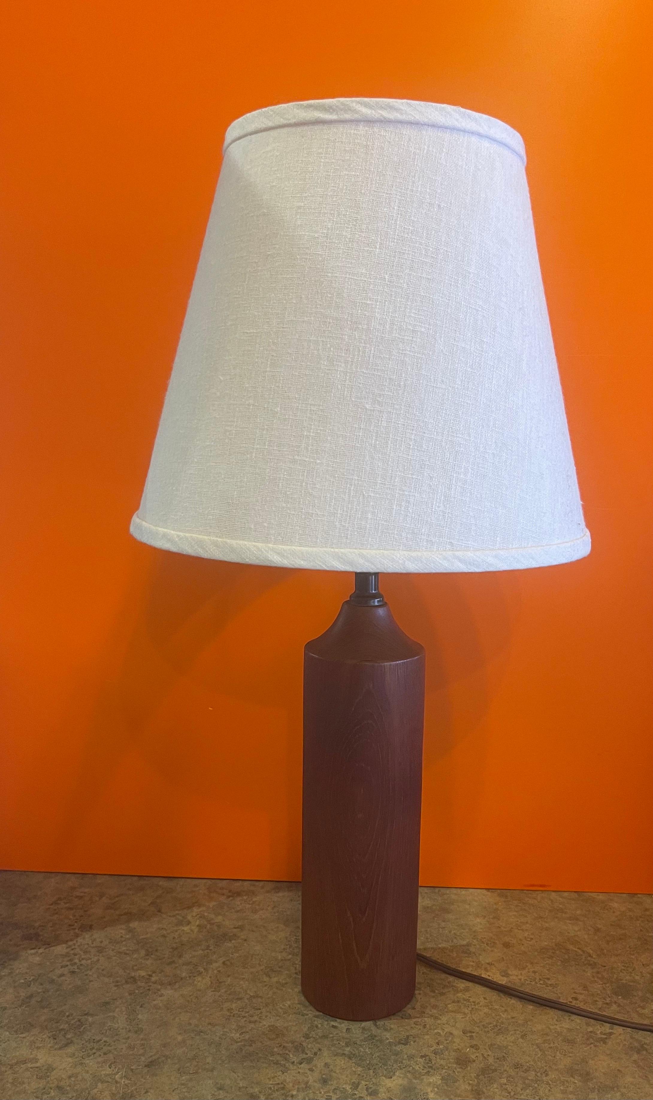 A gorgeous Danish modern solid teak column table lamp, circa 1960s. The teak base of the lamp is 3.5