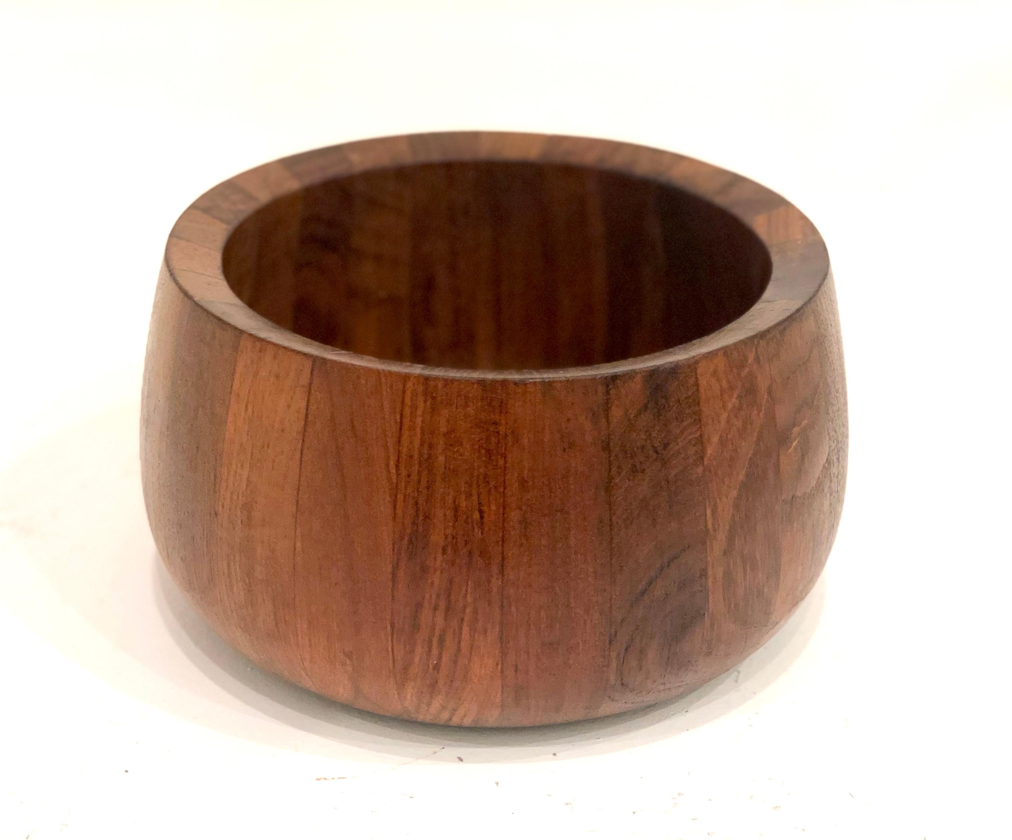 Rare shape on this solid teak, salad bowl designed by Quistgaard for Dansk, circa 1970s great condition.
 