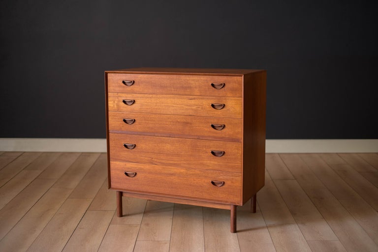 Mid-Century Modern dresser chest designed by Peter Hvidt and Orla Mølgaard-Nielsen for Søborg Møbler in solid teak. Features detailed finger joinery and signature sculpted pulls. This unique piece includes five dovetail drawers finished with teak