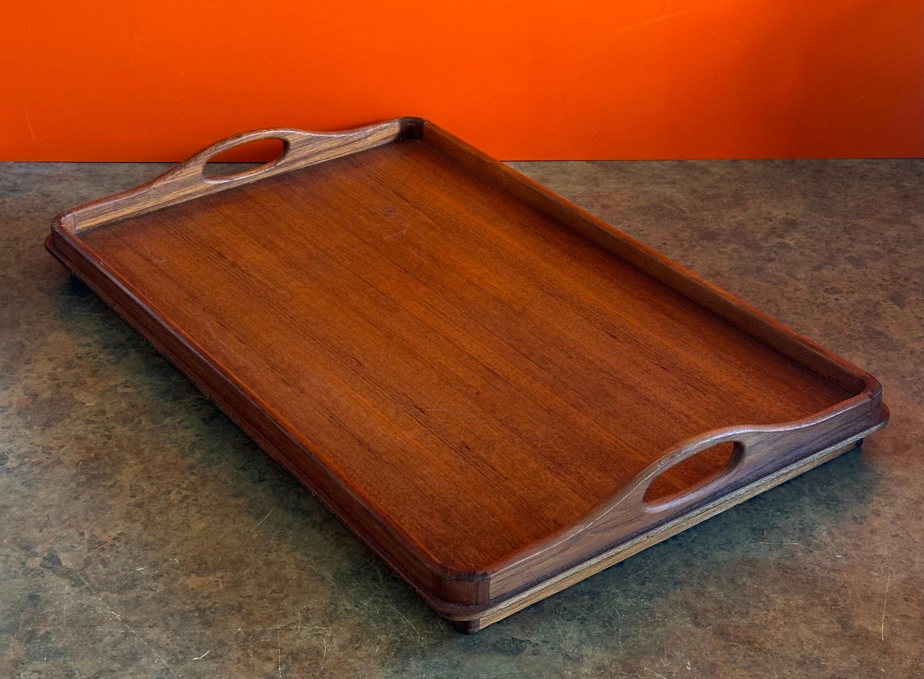 Bandeja plegable danesa moderna de teca maciza para cama / desayuno Teca en venta