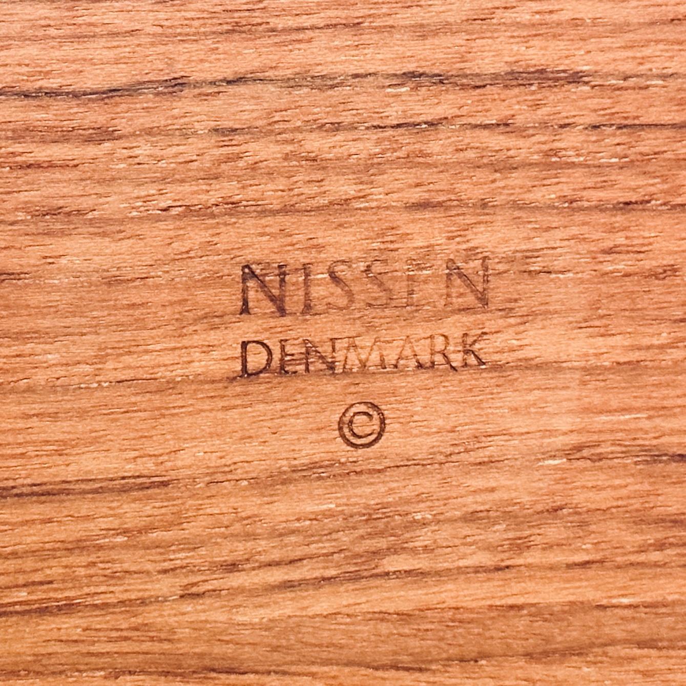 Seau à glace moderne en teck massif danois par Nissen Denmark  en vente 3