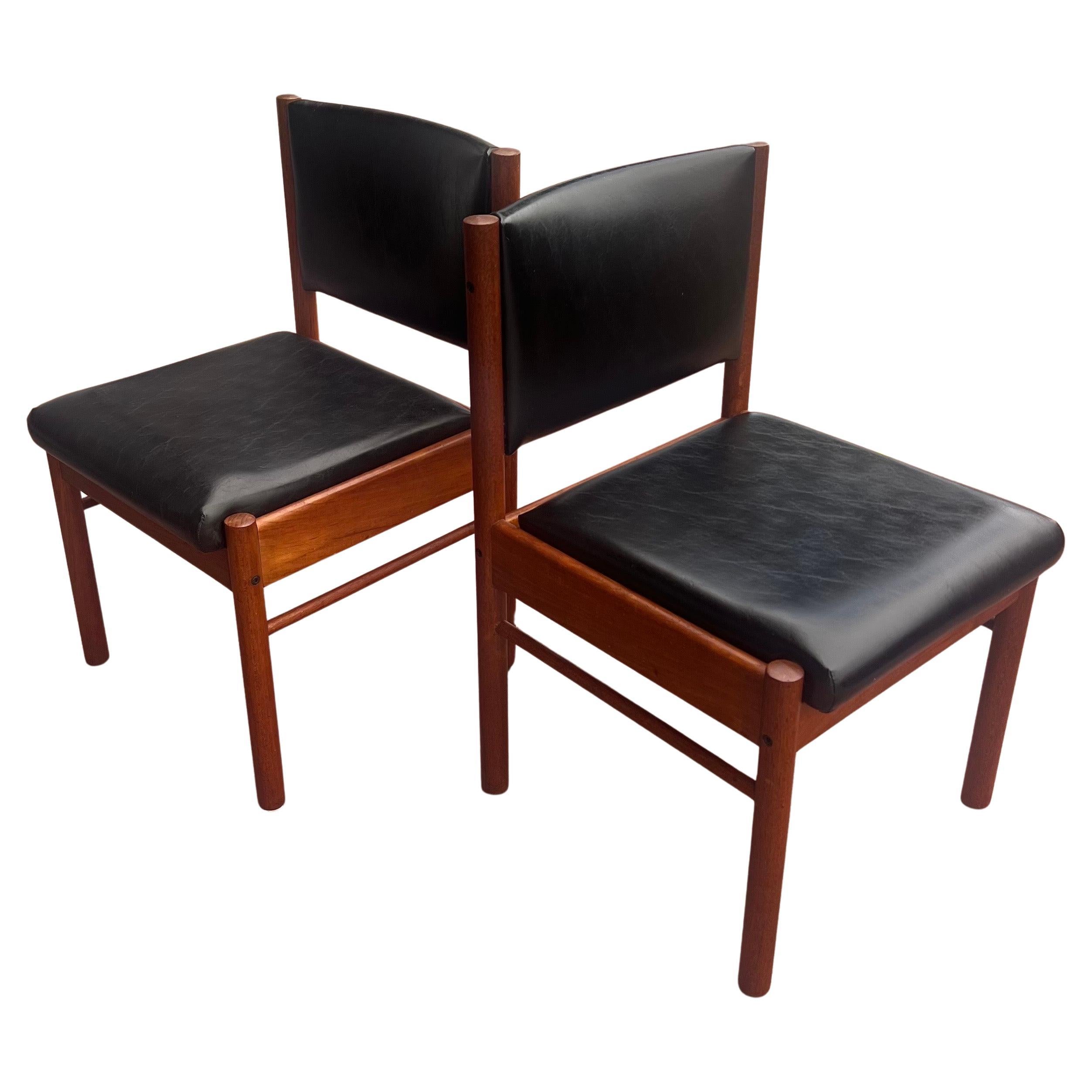 Great set of 6 solid teak frames with black naugahyde , seat and back rest solid sturdy we have cleaned oiled and restore each chair to its original finish and condition the set is great and very good looking with a postmodern look and Danish modern