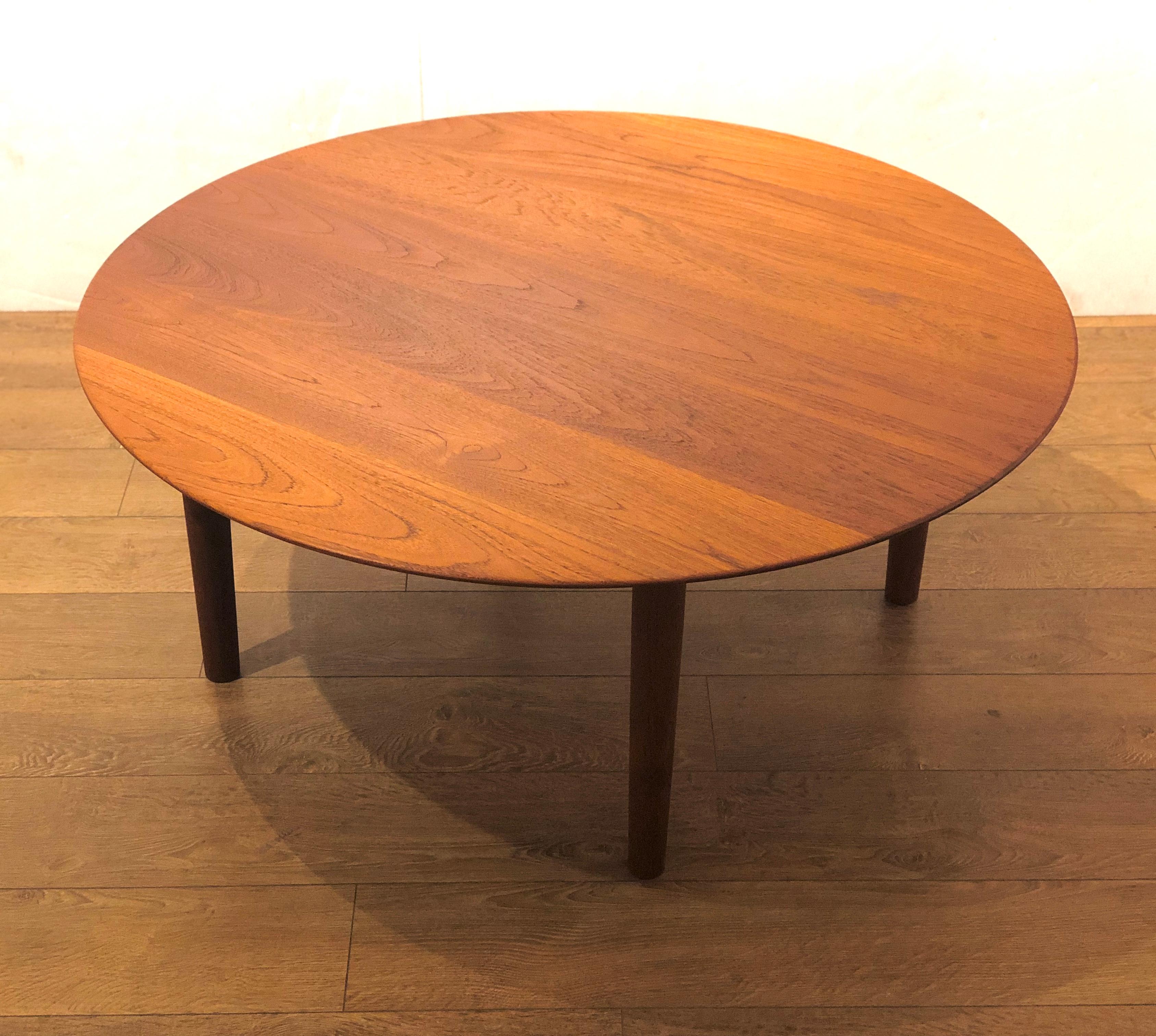 Incredible construction on this unique solid teak round coffee table, with removable legs and beveled edge, this great piece has a solid and sturdy construction freshly refinished, beautiful grain, circa 1960s.