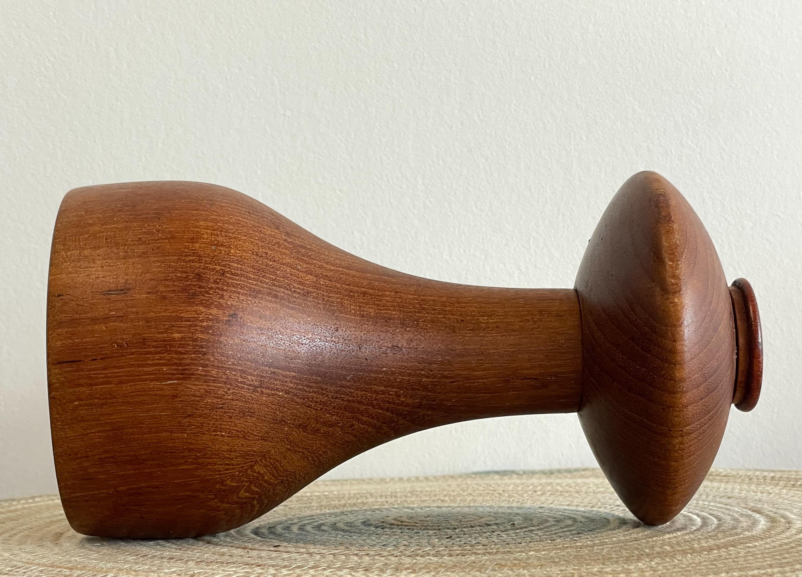 Klassisches dänisches Design. Skulpturale Pfeffermühle Modell 895 
