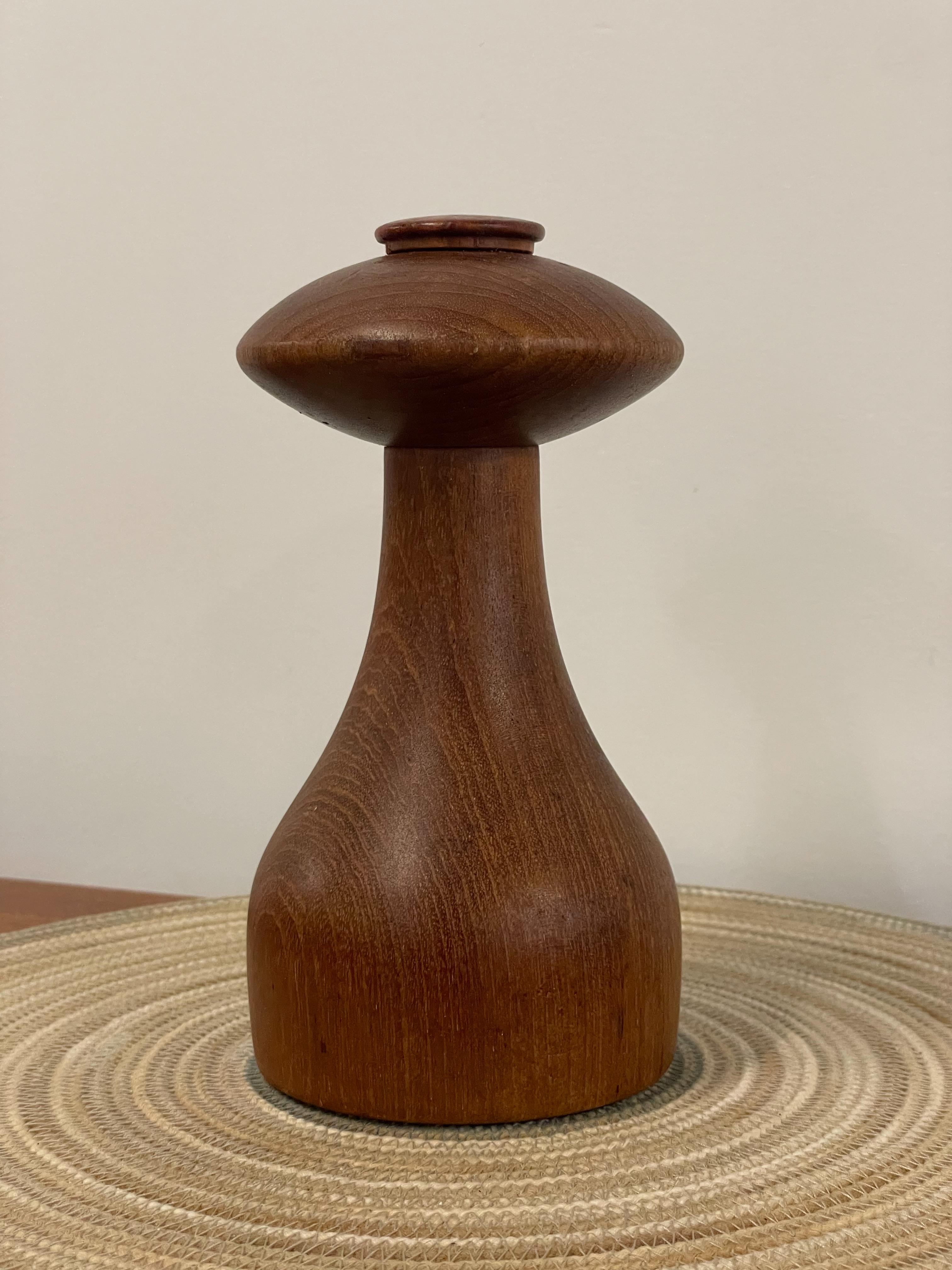 Dänische Moderne Salz- und Pfeffermühle aus massivem Teakholz von Jens Quistgaard für Dansk (Skandinavische Moderne)