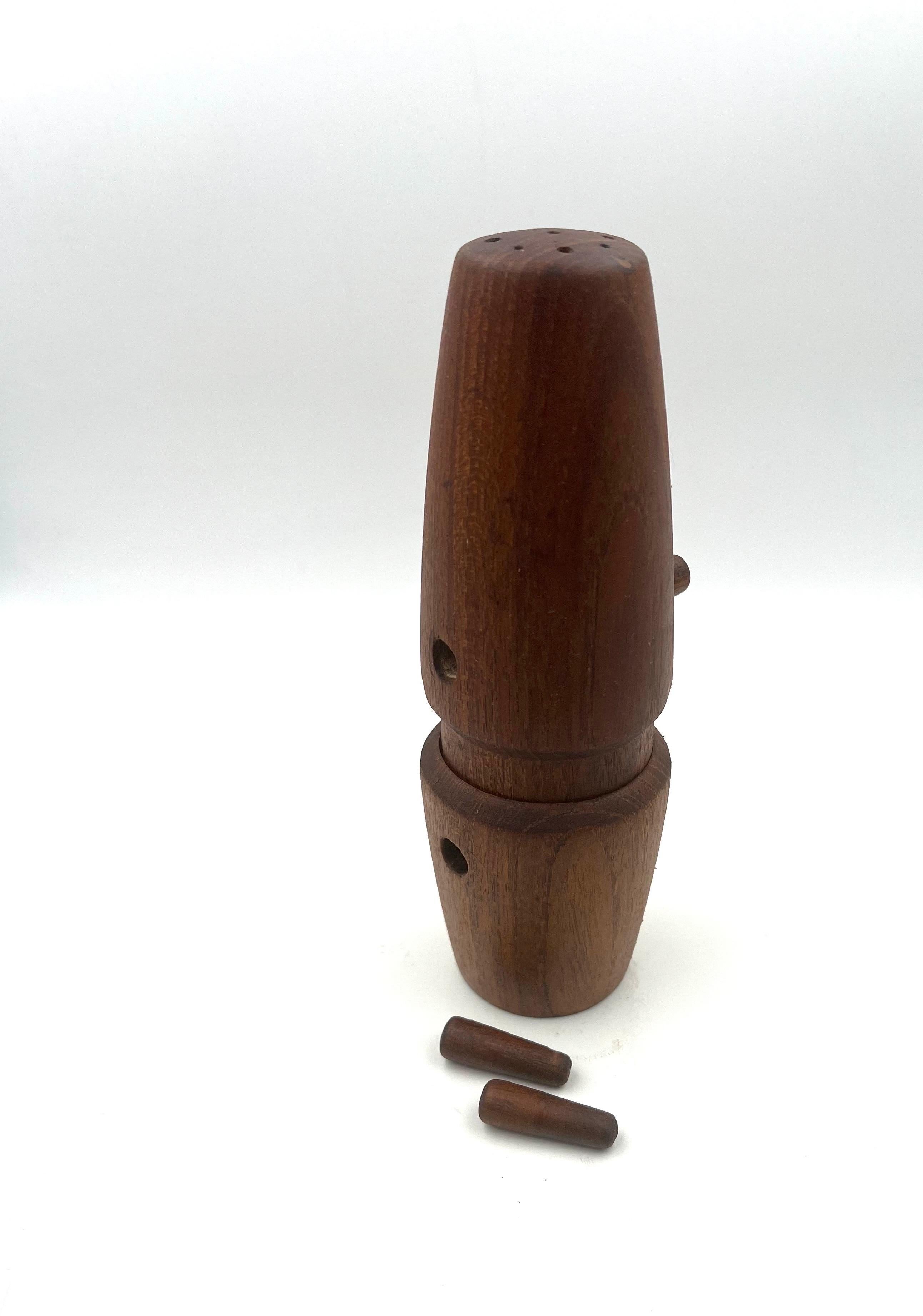 Danish Modern Solid Teak Salt and Peppermill Designed by Quistgaard for Dansk In Good Condition In San Diego, CA