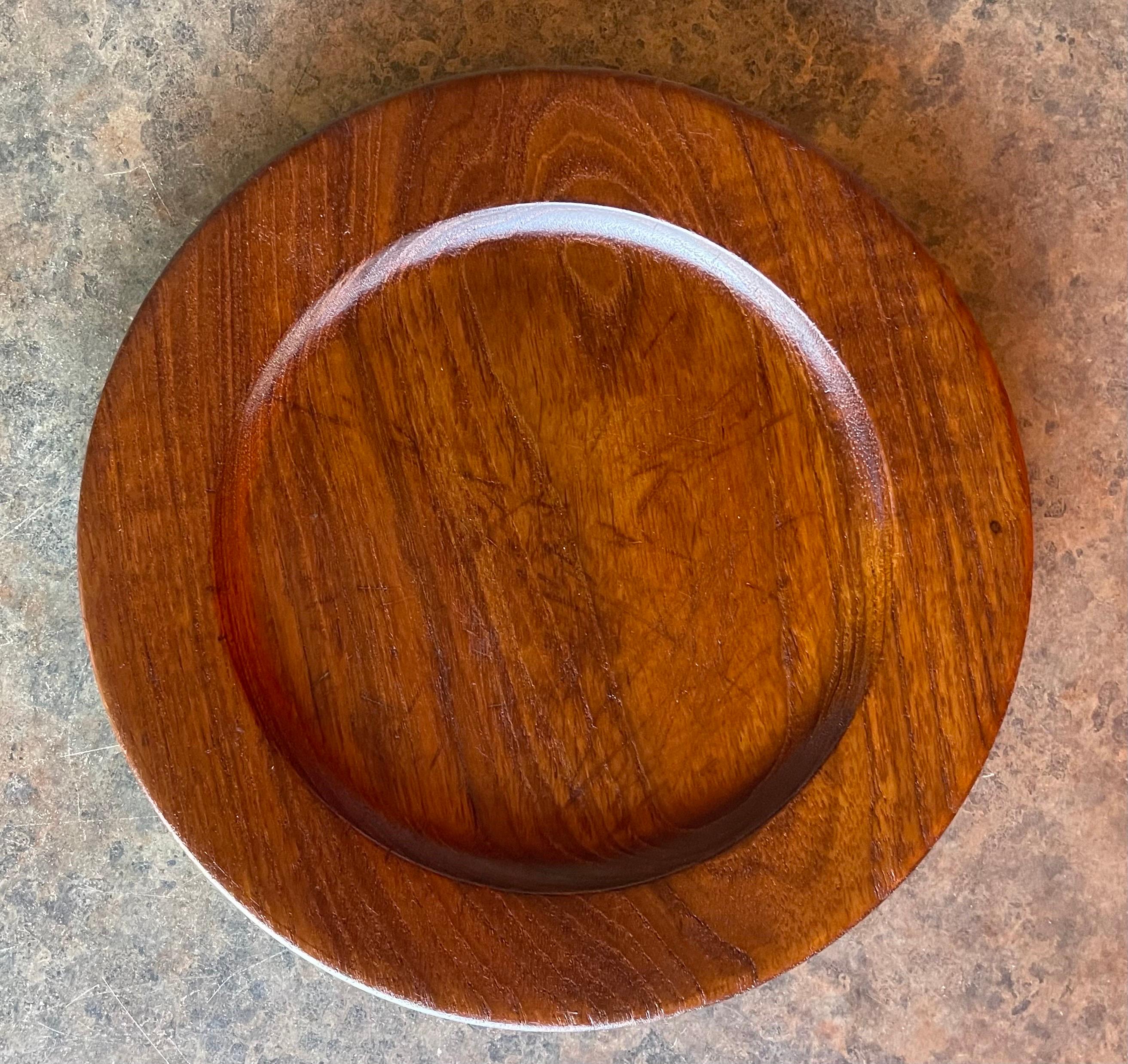 Danish Modern Solid Teak Serving Plate by Kay Bojesen In Good Condition For Sale In San Diego, CA