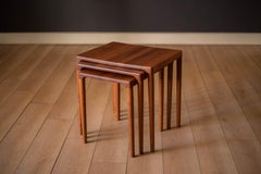 Juego de mesas nido modernas danesas de teca maciza de H.W. Klein para Bramin