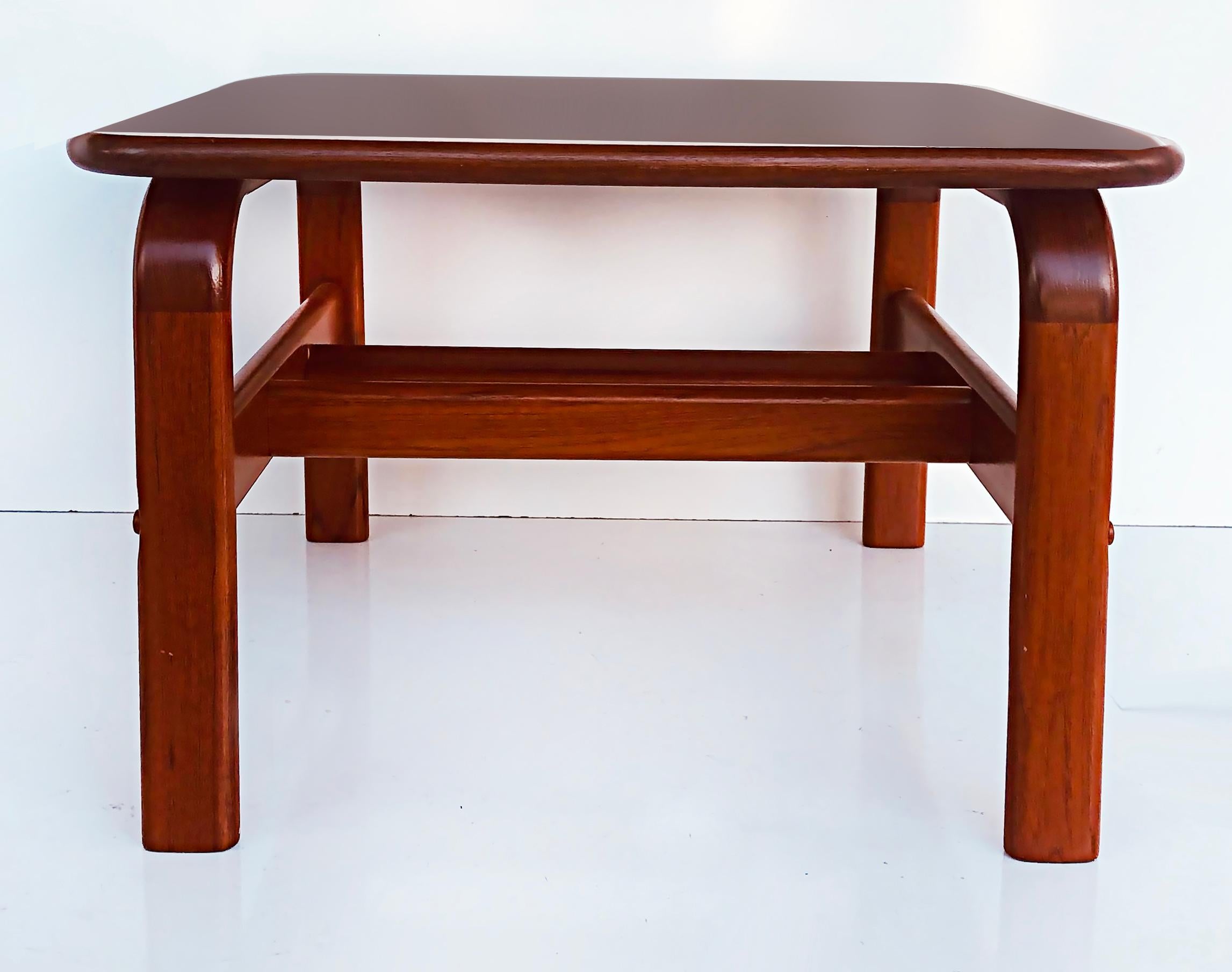 Danish Modern Solid Teak Side Table Rounded Edges and Curved Legs In Good Condition For Sale In Miami, FL