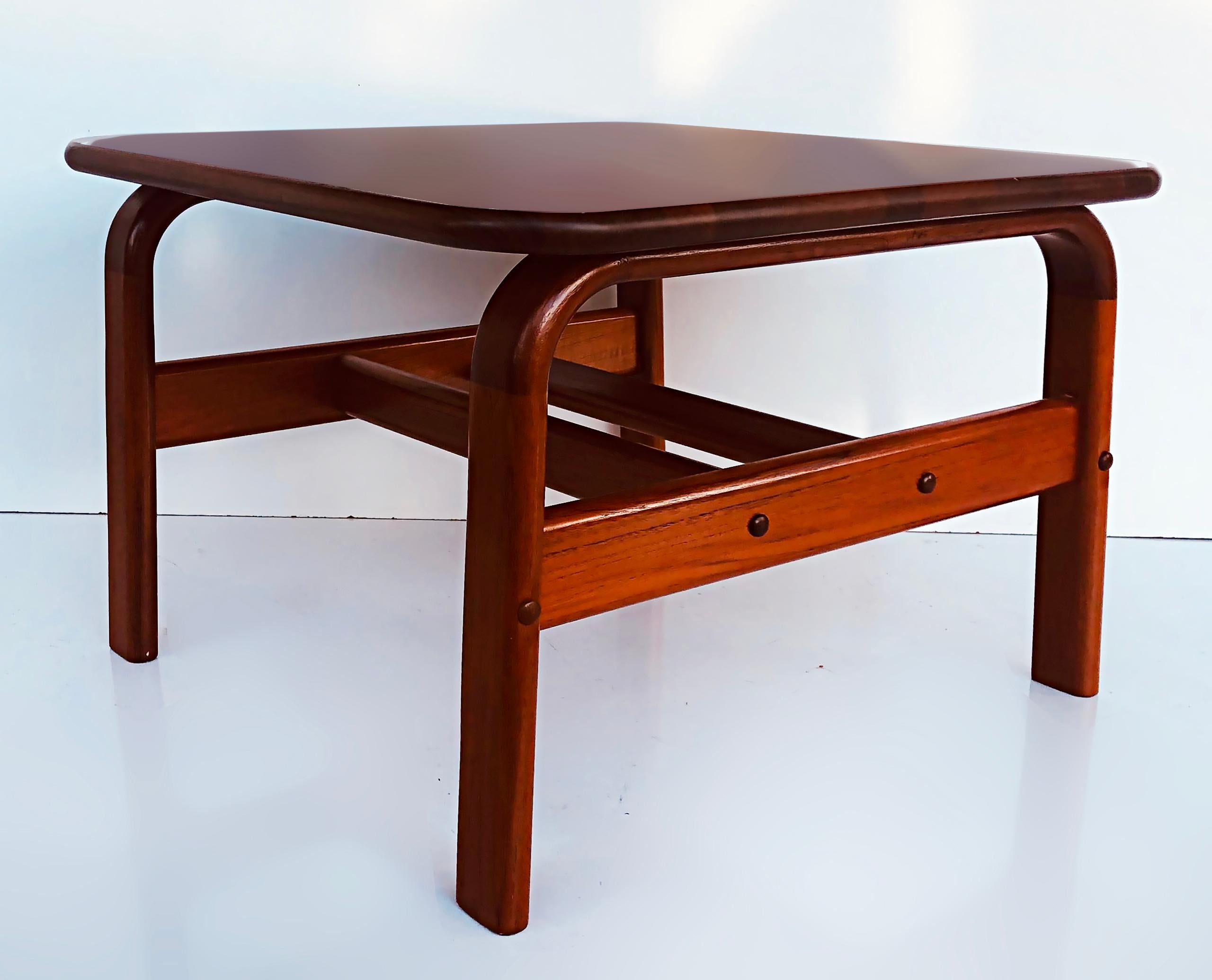 20th Century Danish Modern Solid Teak Side Table Rounded Edges and Curved Legs For Sale