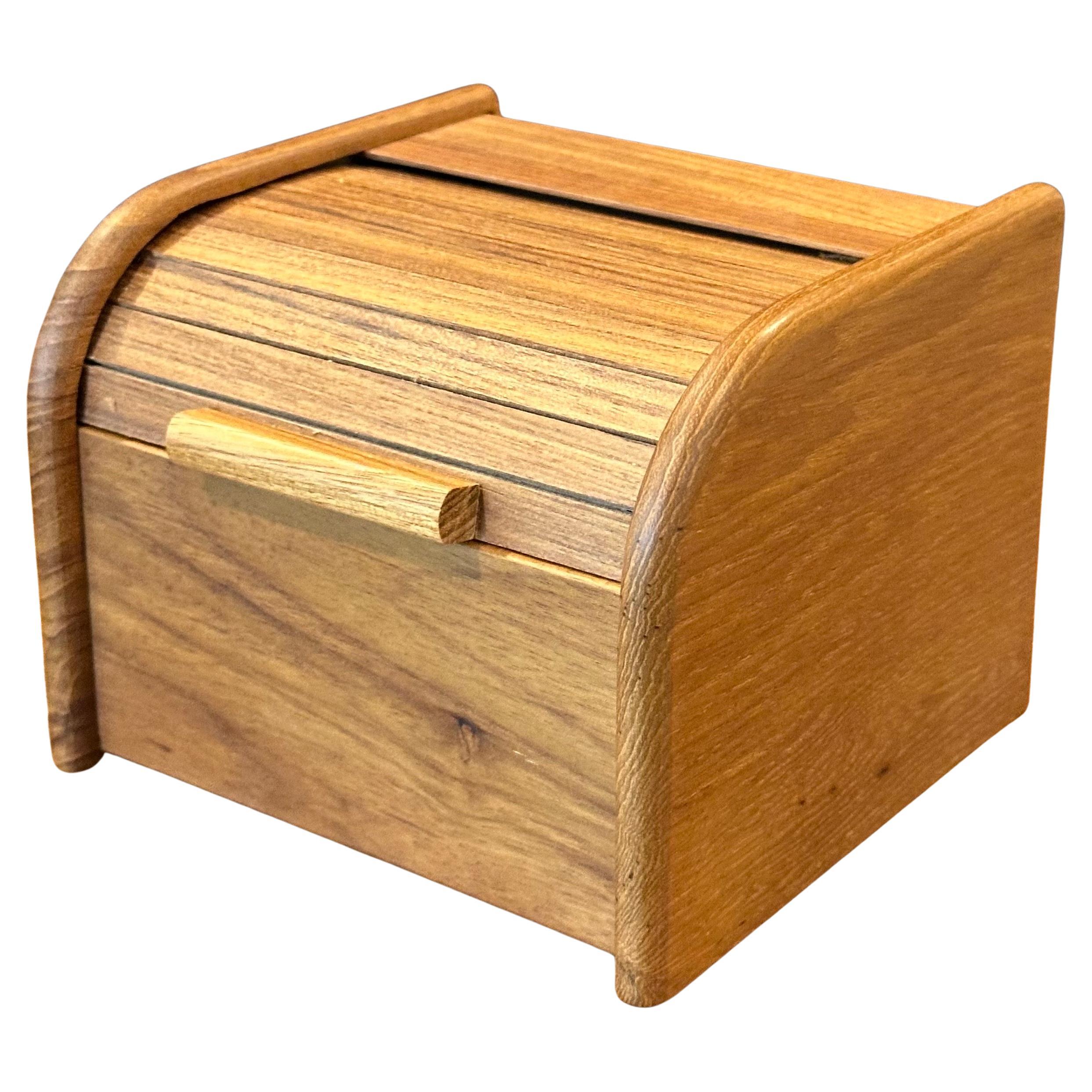 Caja de escritorio danesa moderna de teca maciza con puerta de tambor para baratijas en venta 5