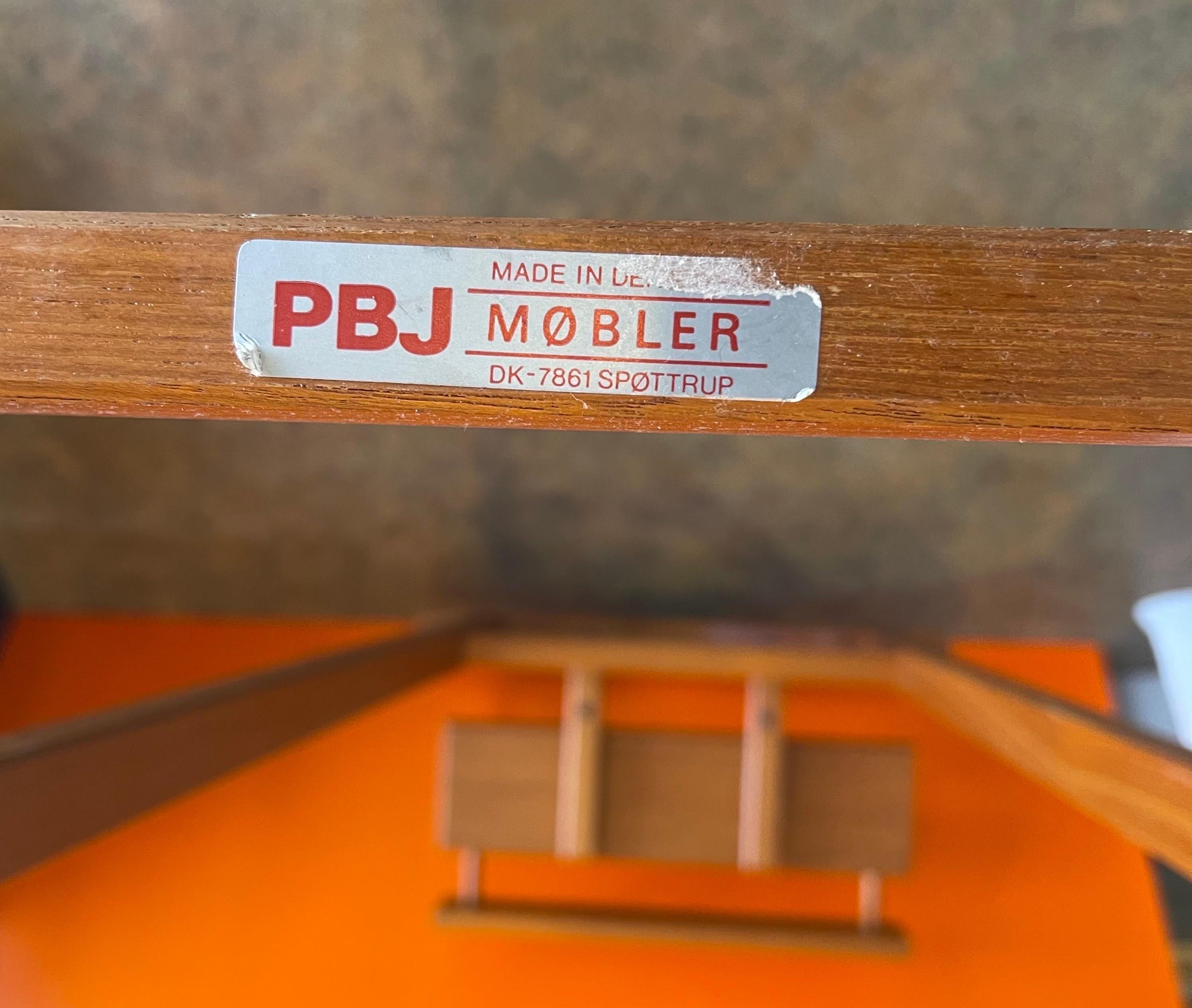 Dänischer moderner Kommodenständer aus massivem Teakholz mit Regal von PBJ Mobler, Dänemark im Angebot 9