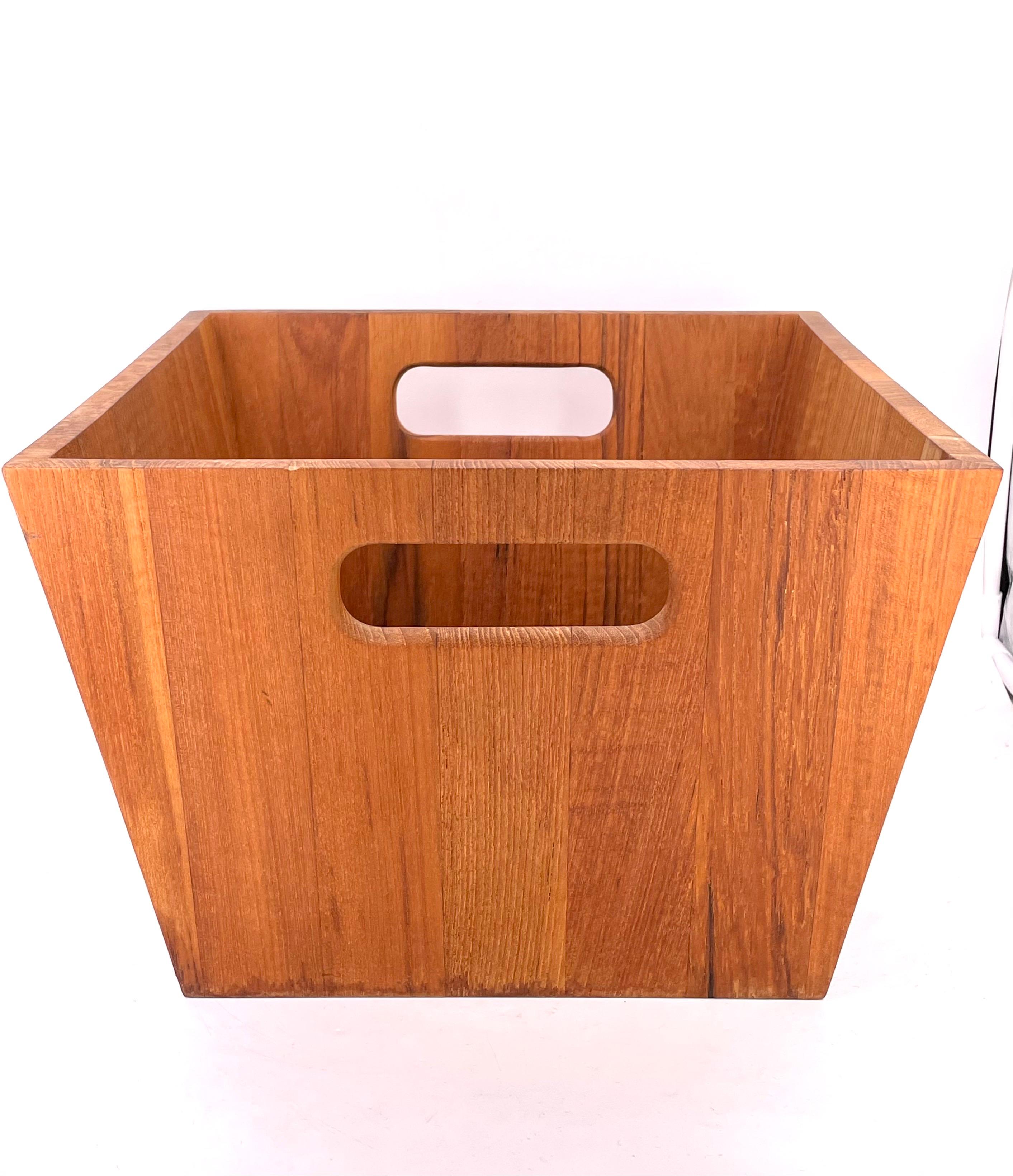 Versatile Danish modern solid teak waste basket nice original vintage condition, well constructed we have oiled and cleaned the piece.