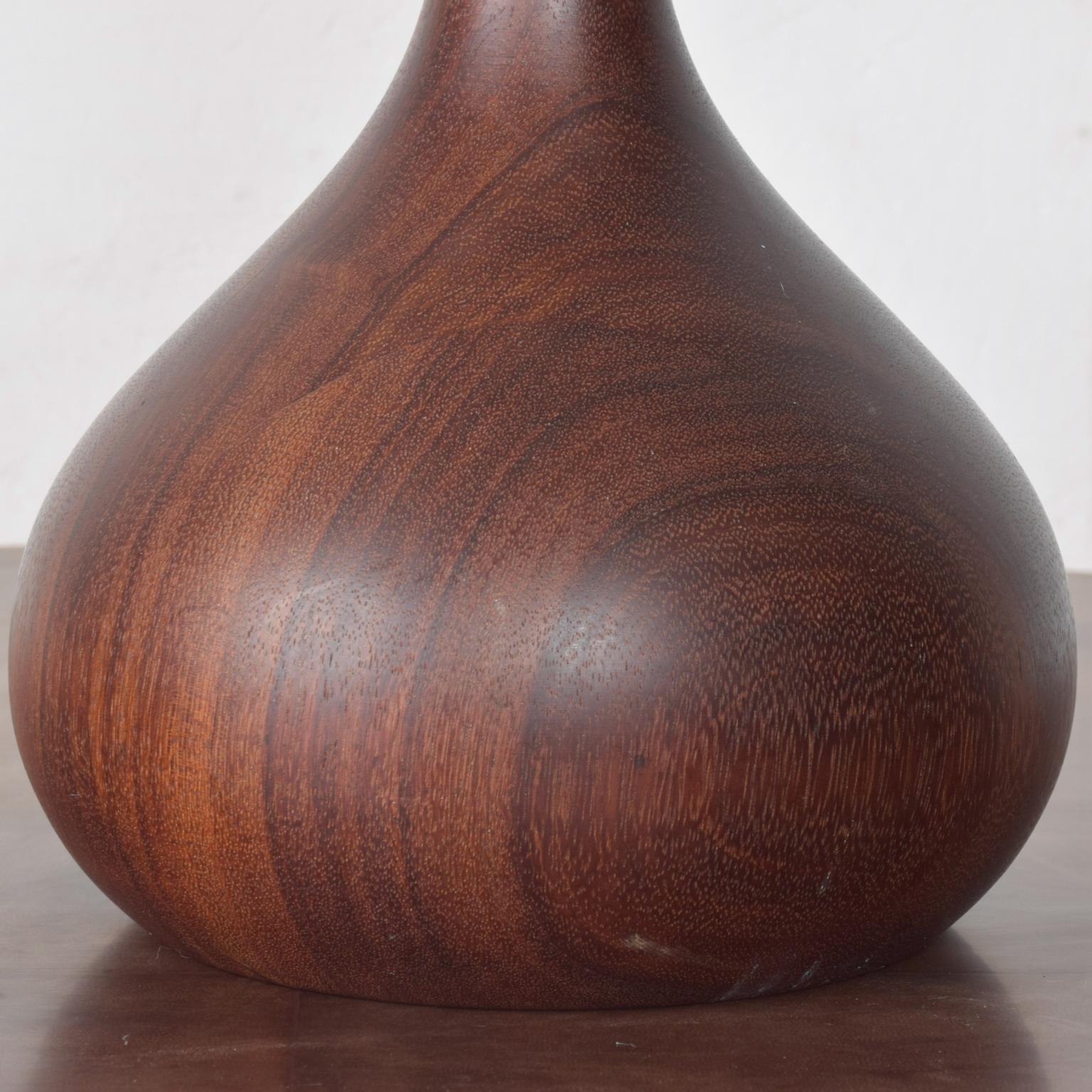 For your consideration: an elegant midcentury Danish modern solid teak tear drop table lamp features a teak wood turned body with organic curves. Designed and manufactured in Denmark circa 1950s. Unmarked.

Dimensions: 22 1/2