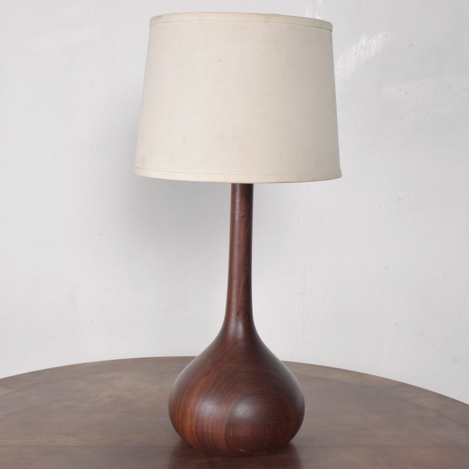 Danish Modern Solid Teak Wood Turned Tear Drop Table Lamp, 1950s In Good Condition In Chula Vista, CA