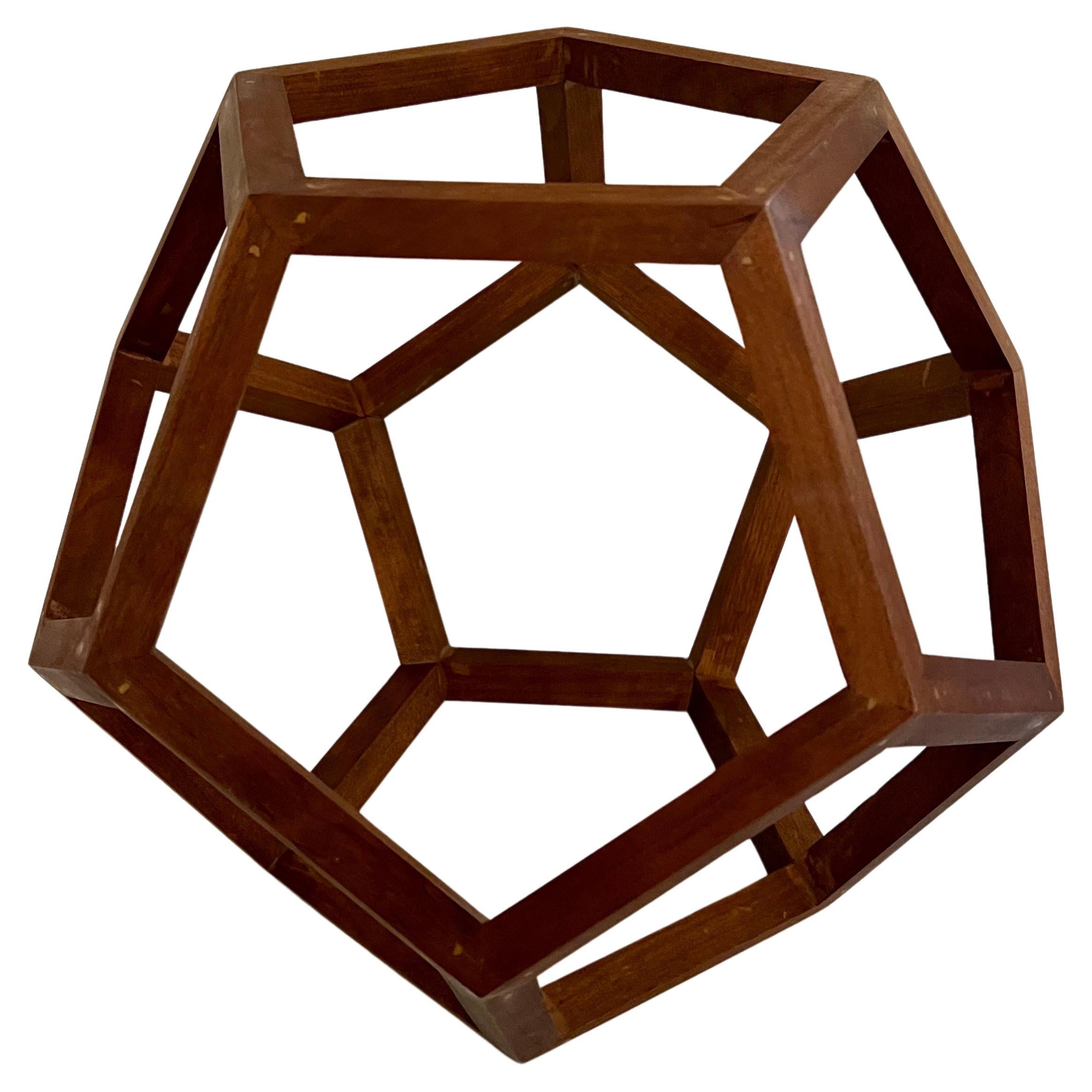 Schöne unglaubliche Handwerkskunst geometrische Skulptur alle Hand gemacht und zusammengesetzt, circa 1970's ausgezeichneten Zustand im Stil des Künstlers Ai Weiwei.