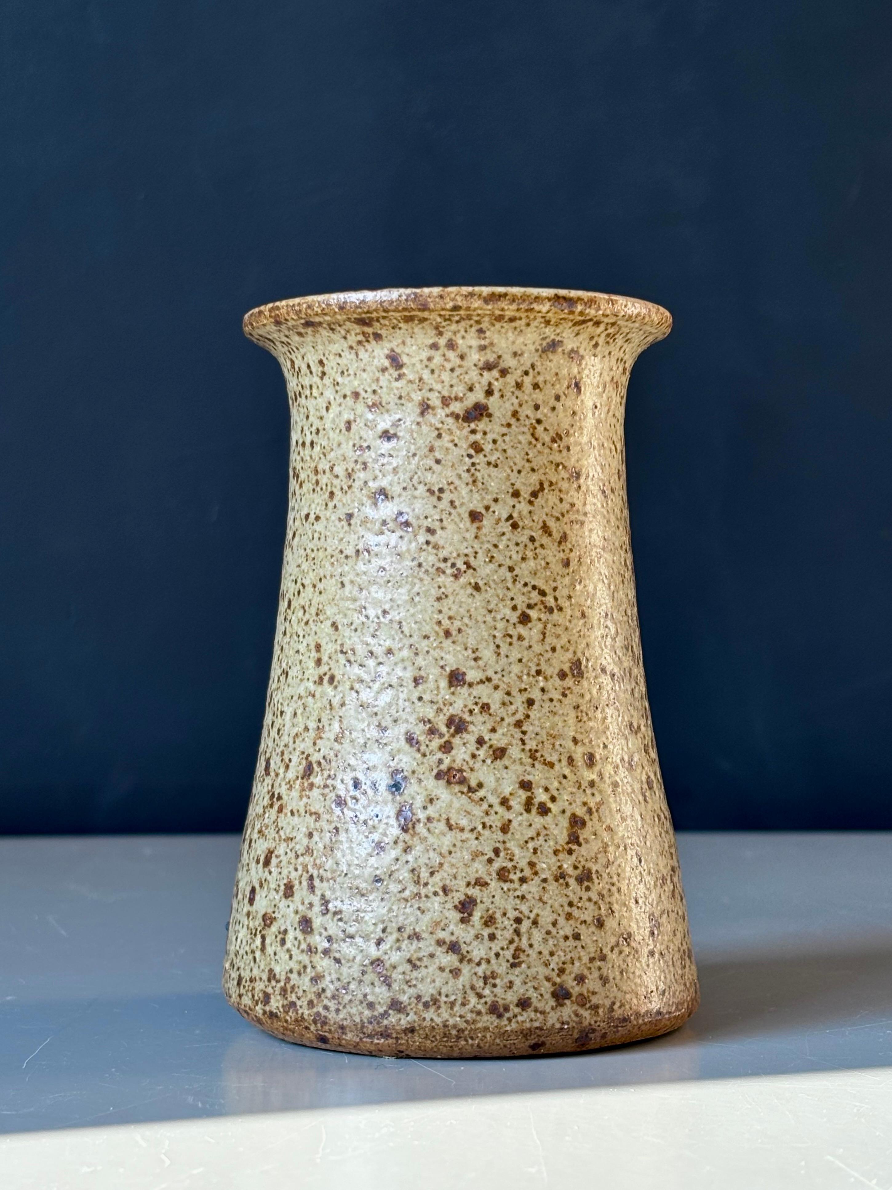 Dänische moderne Vase aus gesprenkeltem, sandfarbenem Steingut, 1960er Jahre im Angebot 3