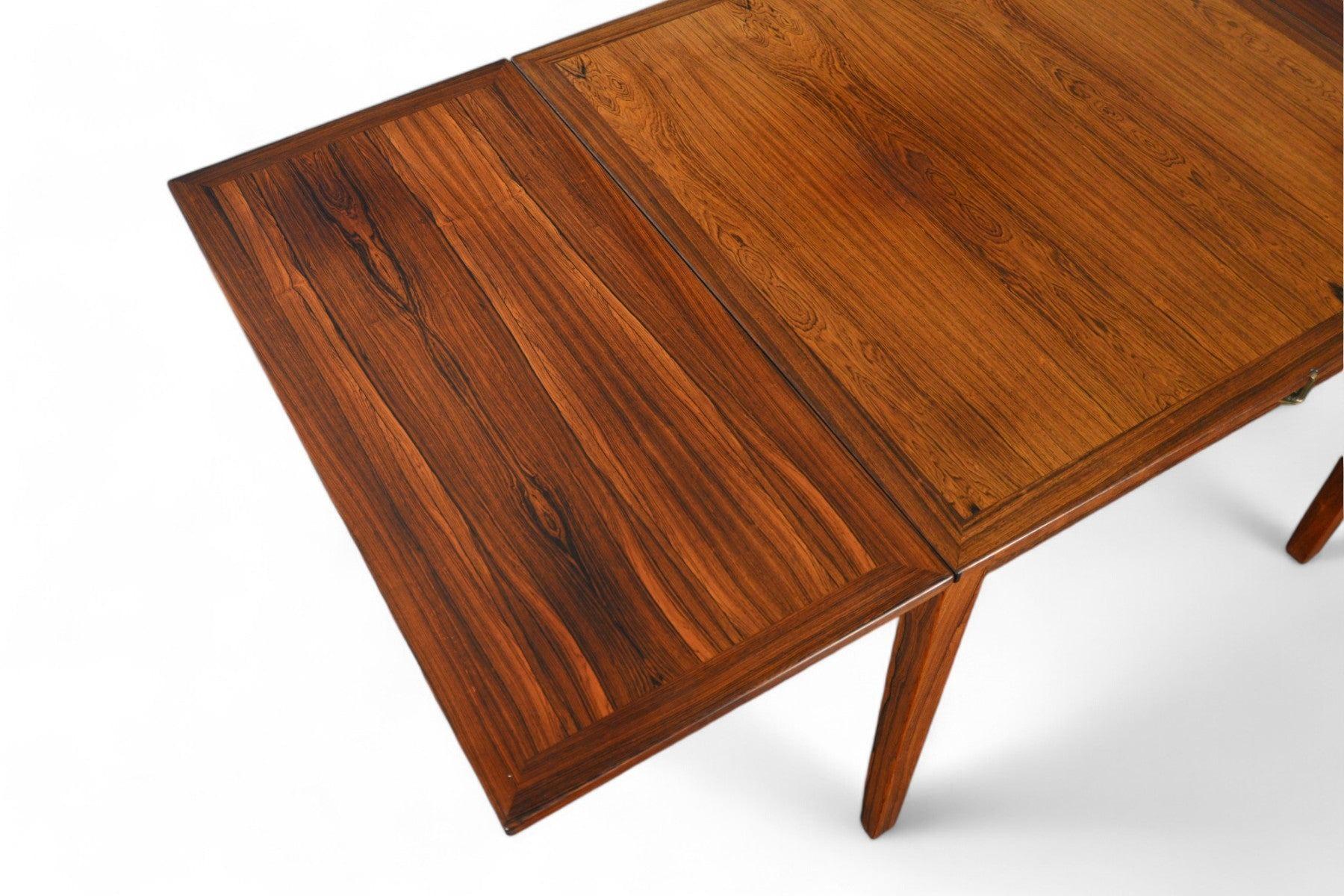 20ième siècle Table de salle à manger carrée moderne danoise à rabat en bois de rose en vente
