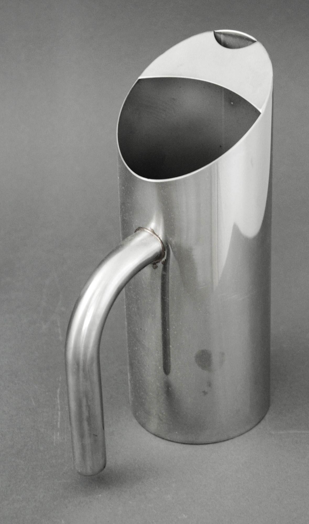 Pichet moderne danois en acier inoxydable Jug Jug 1990 Bon état - En vente à North Hollywood, CA