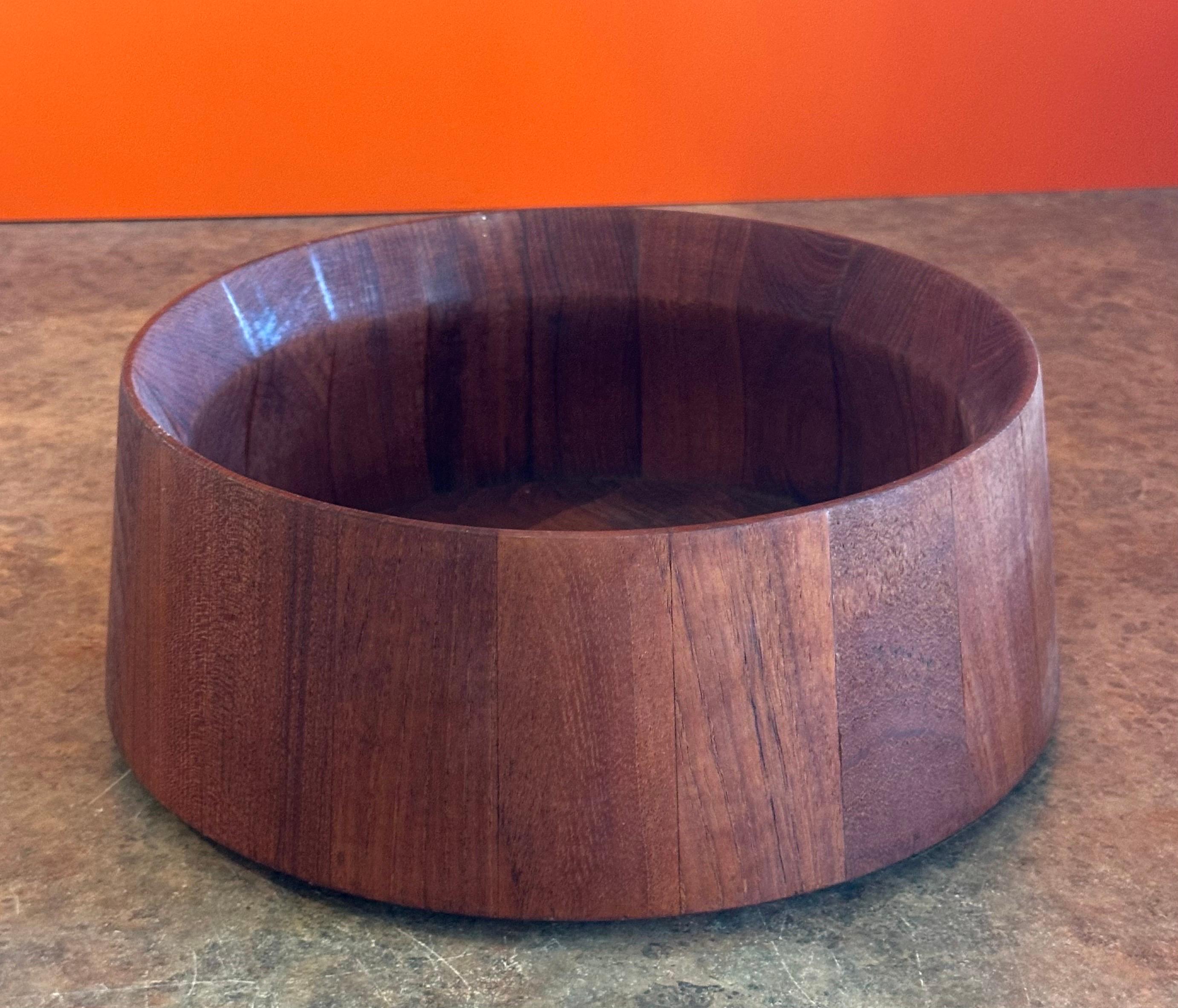 Cuenco moderno danés de teca tallada por Jens Quistgaard para Dansk en venta 2