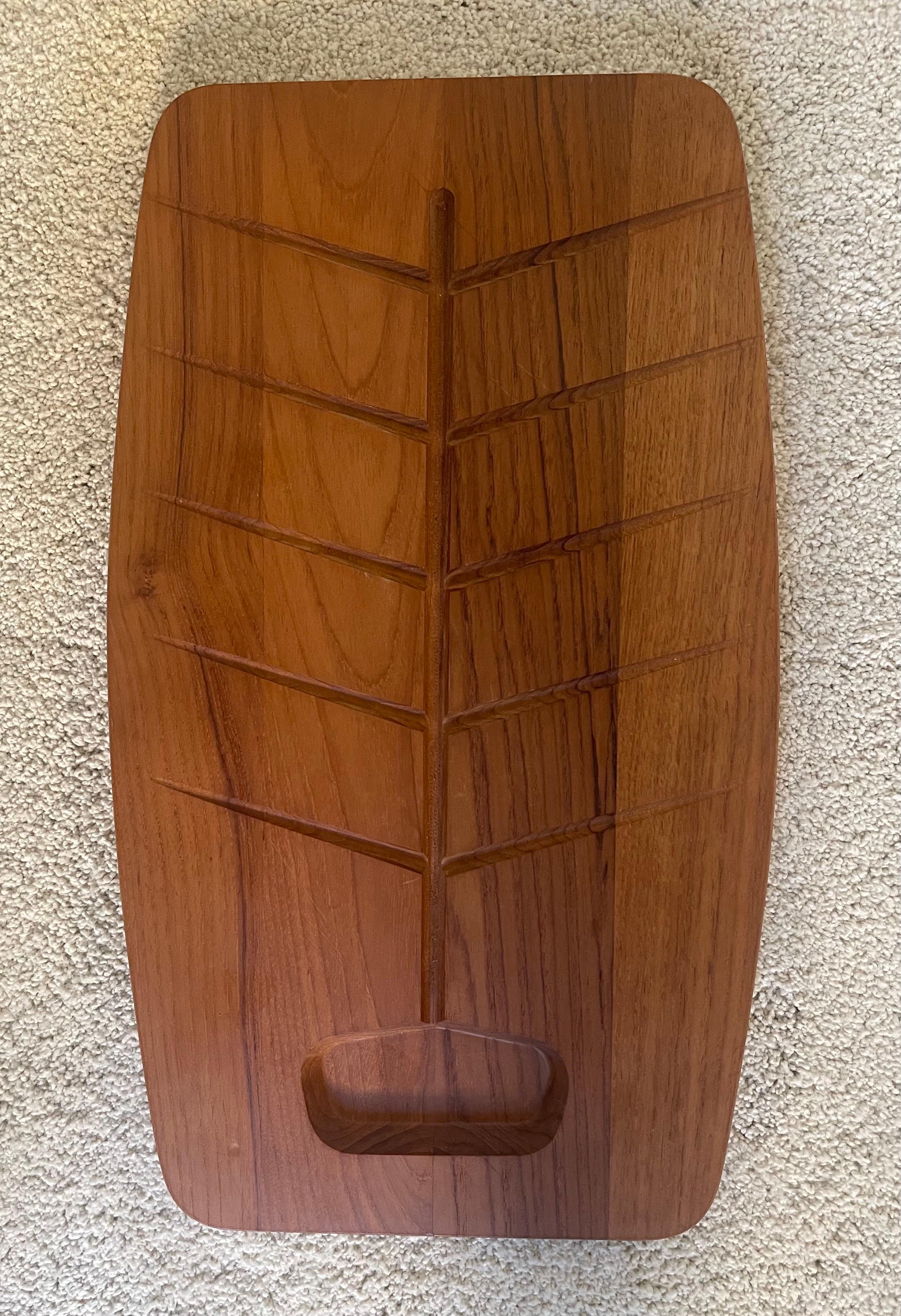 Danish Modern Staved Teak Carving / Cutting Board In Good Condition For Sale In San Diego, CA