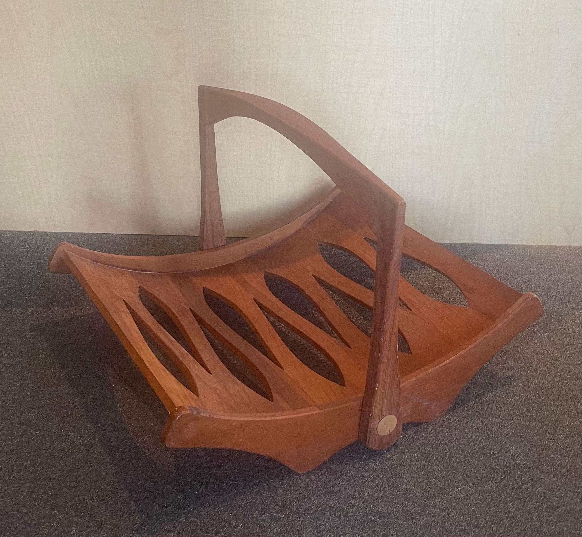 Danish Modern Staved Teak Magazine Holder by Jens Quistgaard for Dansk In Good Condition For Sale In San Diego, CA