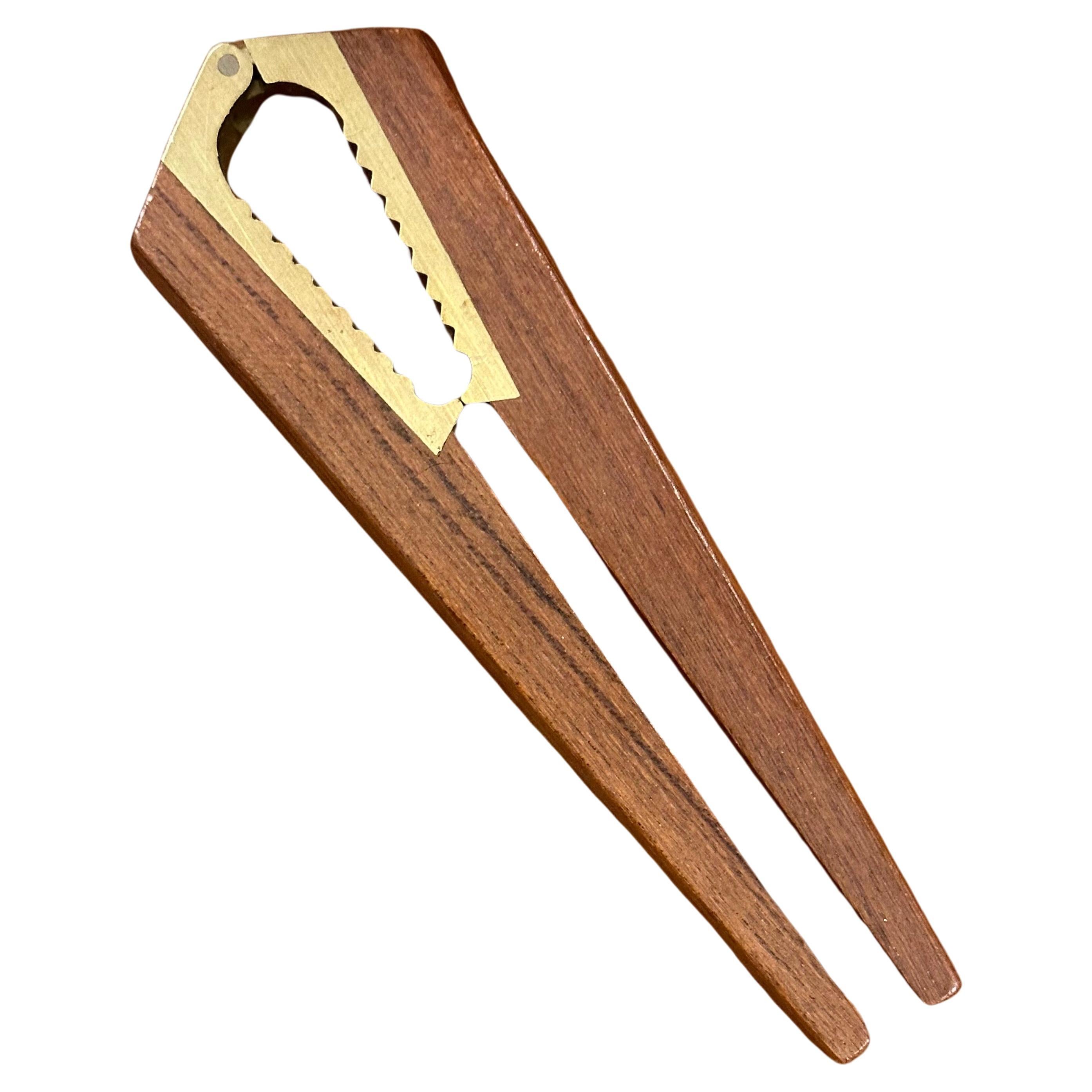 Cascanueces y cuenco daneses modernos de madera de teca por Flemming Digsmed para Nissen en Excelente estado para la venta en San Diego, CA