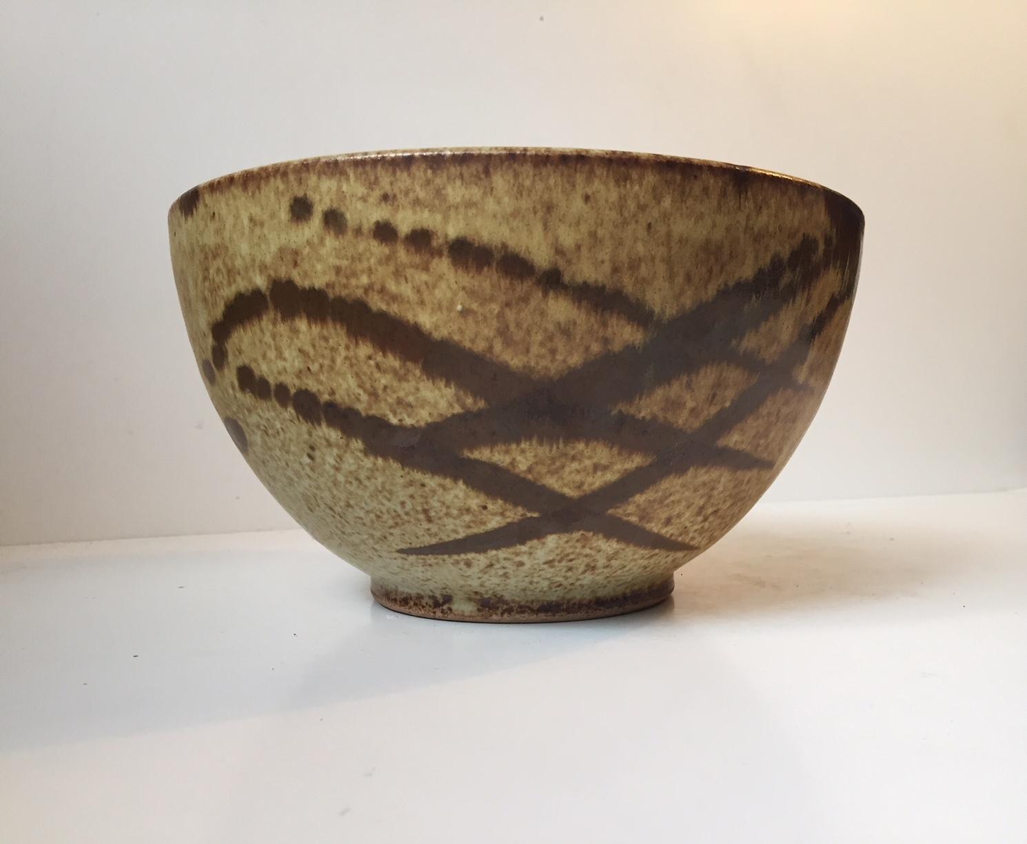 Danish Modern Stoneware Bowl with Abstract Decor by Aage Würtz, 1970s In Excellent Condition In Esbjerg, DK