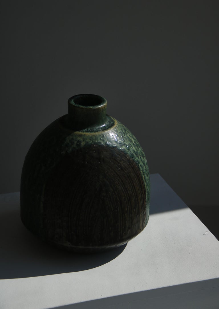 Large handmande and unique stoneware vase with incised pattern to exterior with matte green glaze. Made in the 1960s in chamotte clay by Eva Stæhr-Nielsen for 