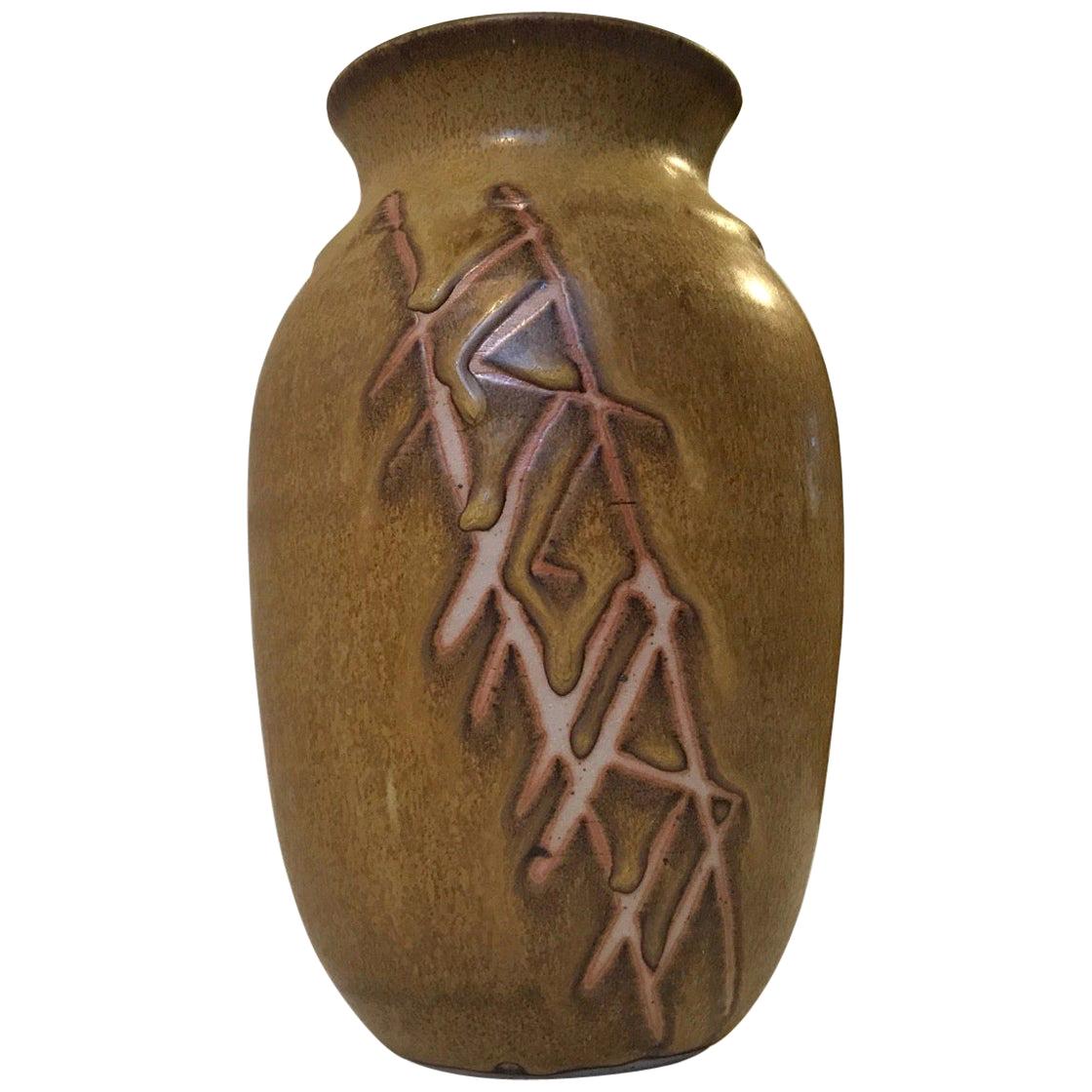 Dänische moderne Vase aus Steingut in Haresfur-Glasur von Aino Grib, 1970er Jahre im Angebot