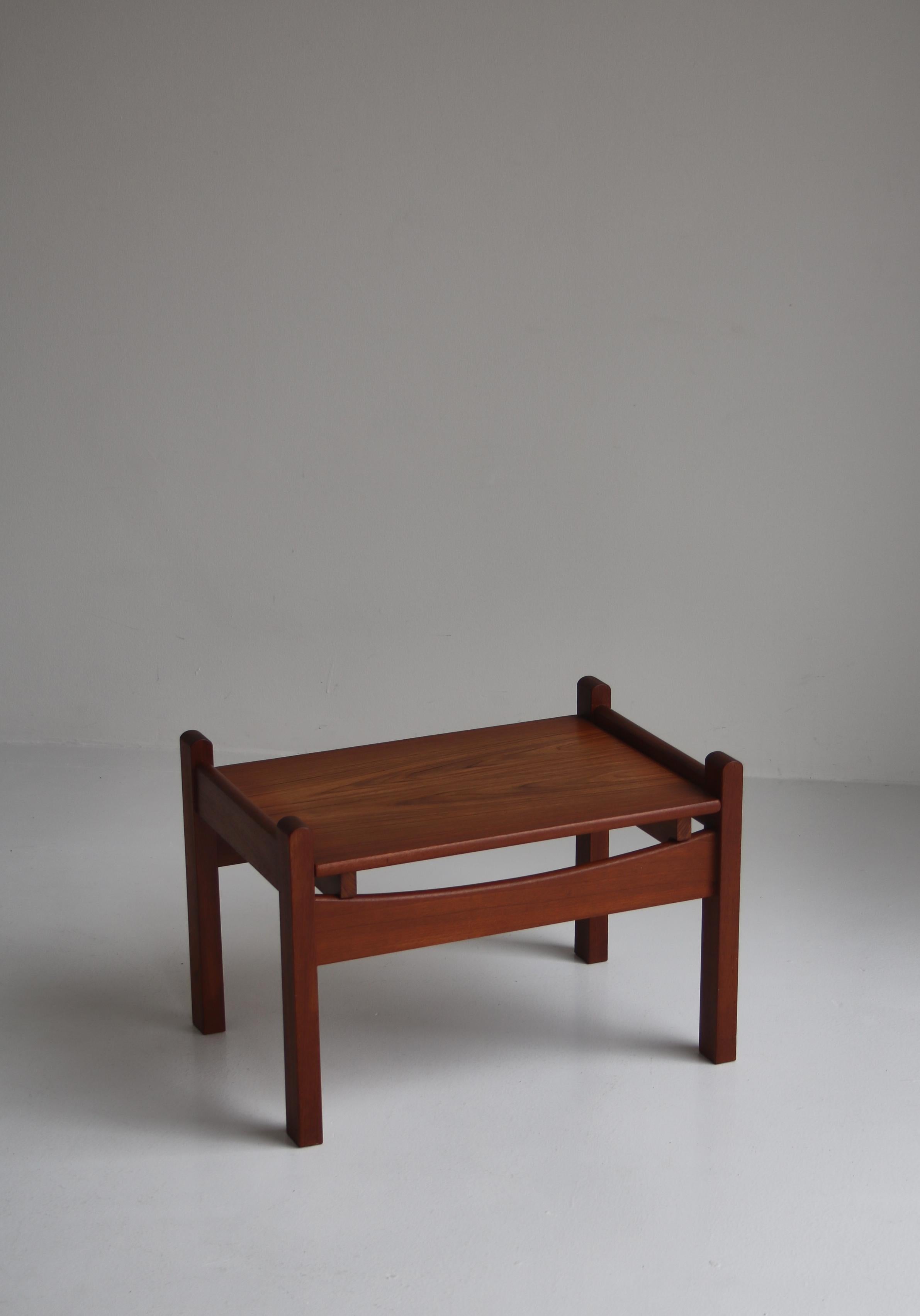 Danish Modern Stool / Sidetable in Teakwood and Black Leather, 1960s For Sale 5