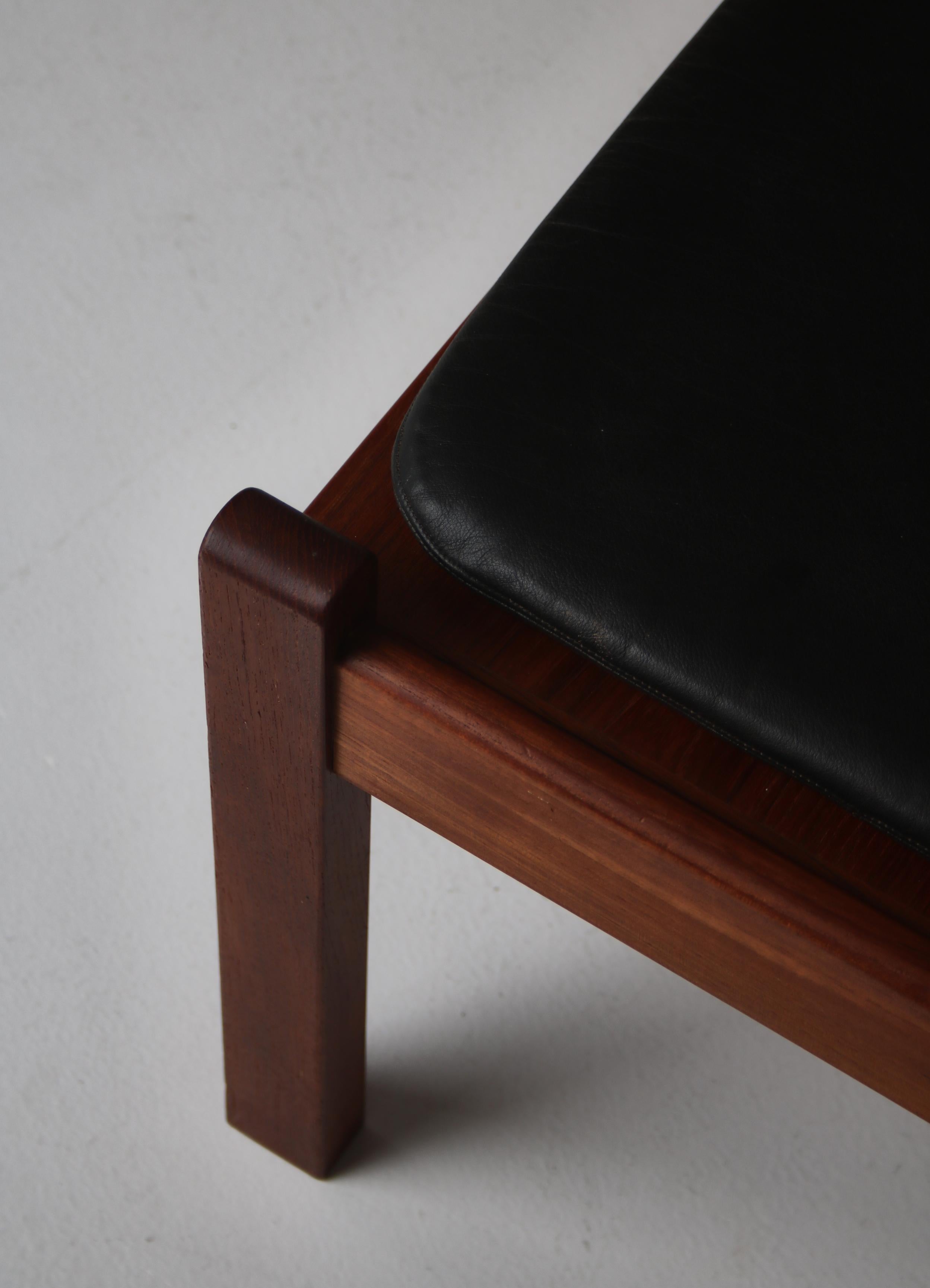 Mid-20th Century Danish Modern Stool / Sidetable in Teakwood and Black Leather, 1960s For Sale