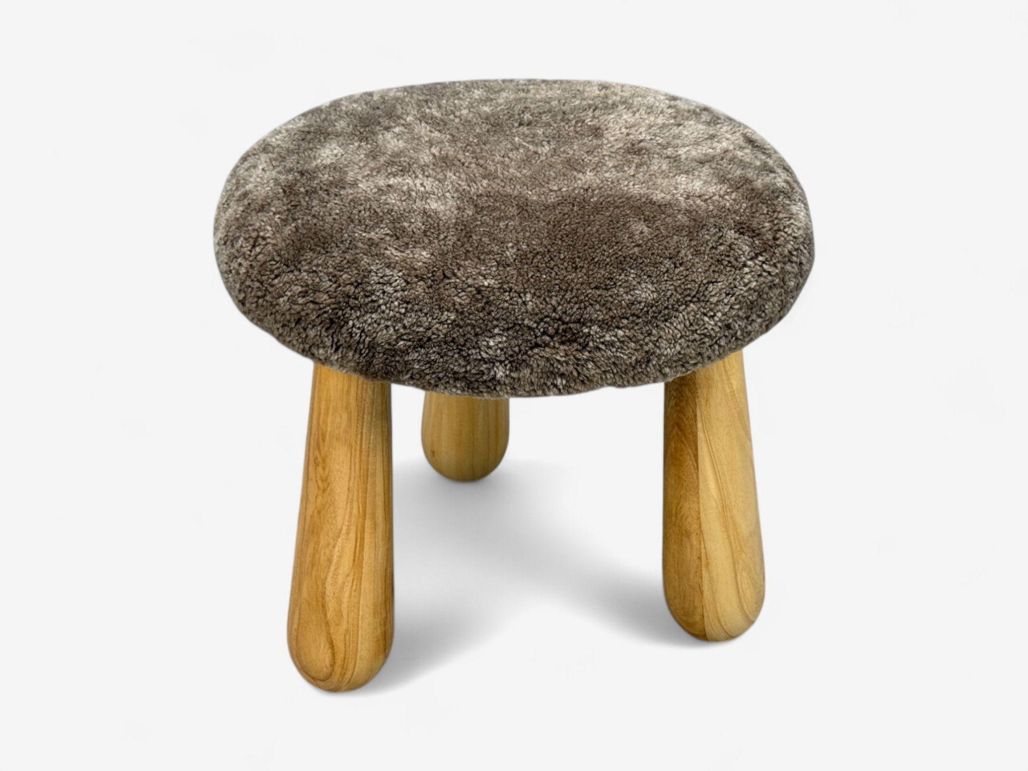 Danish Modern Style, Brown Sheepskin, Maple, Shearling Footstools, 21st c. In Good Condition For Sale In Manhasset, NY