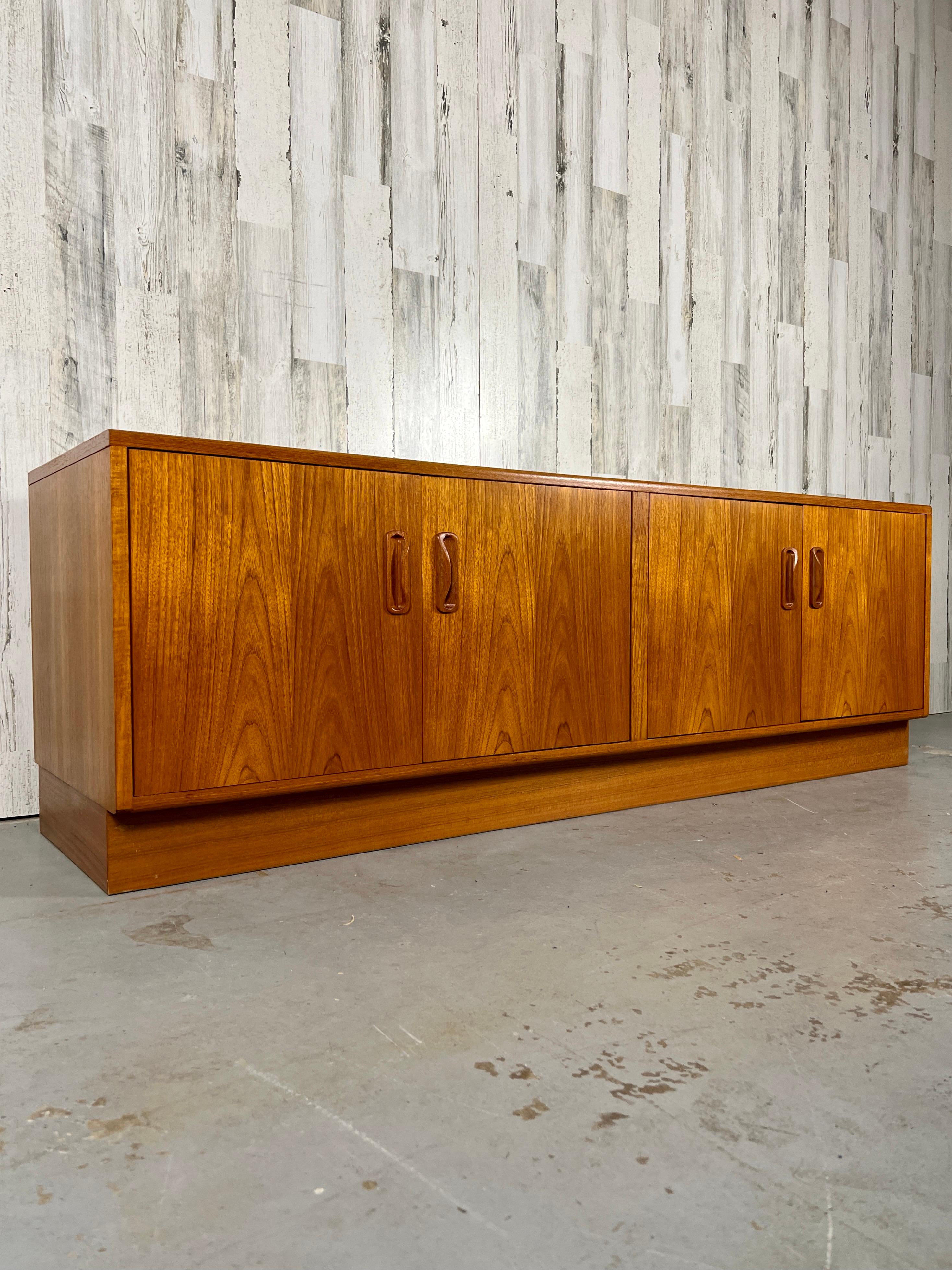 Danish Modern Style Credenza In Good Condition For Sale In Denton, TX