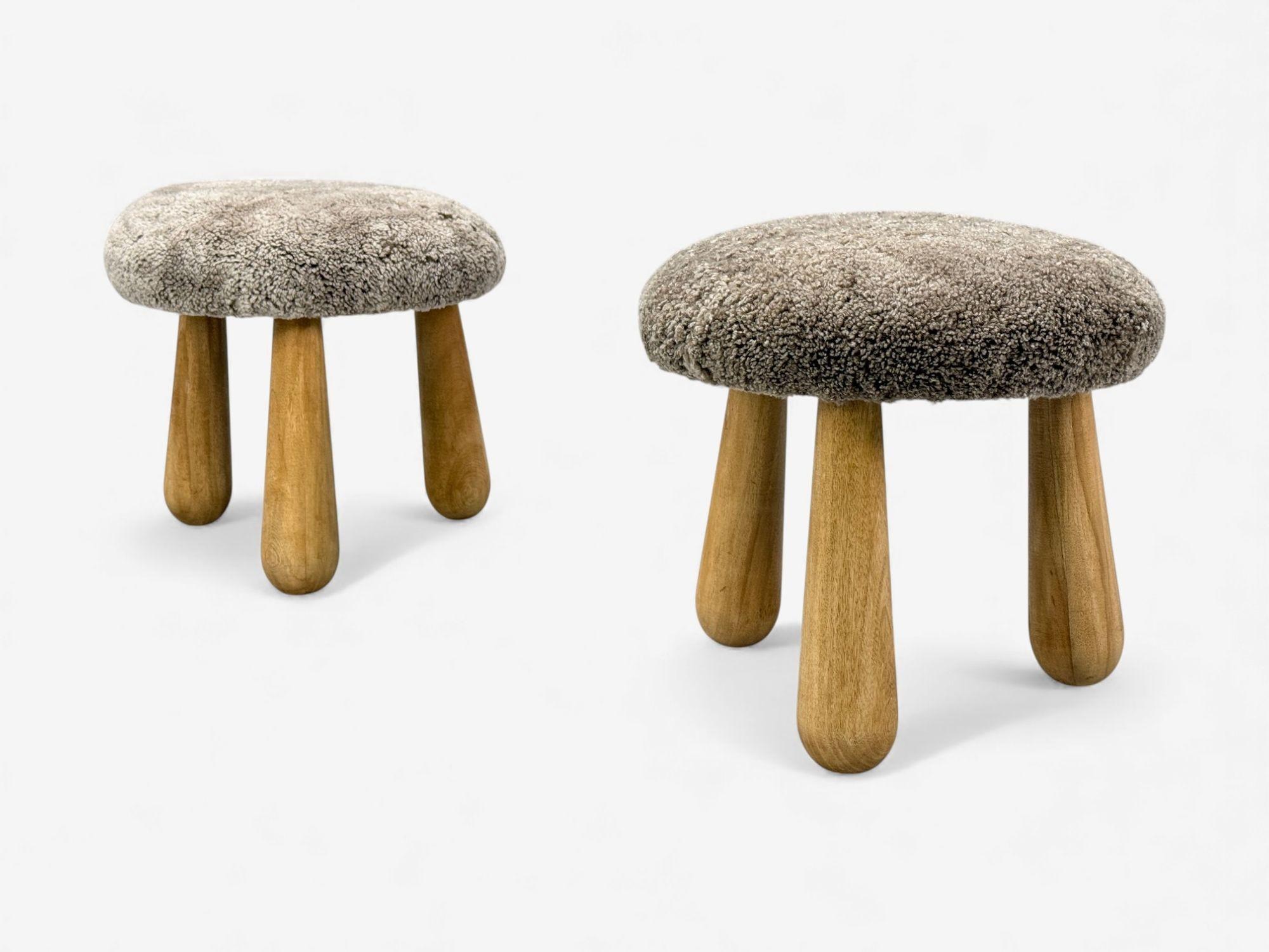 Danish Modern Style, Gray Sheepskin, Maple, Shearling Footstools, 21st c. en vente 1
