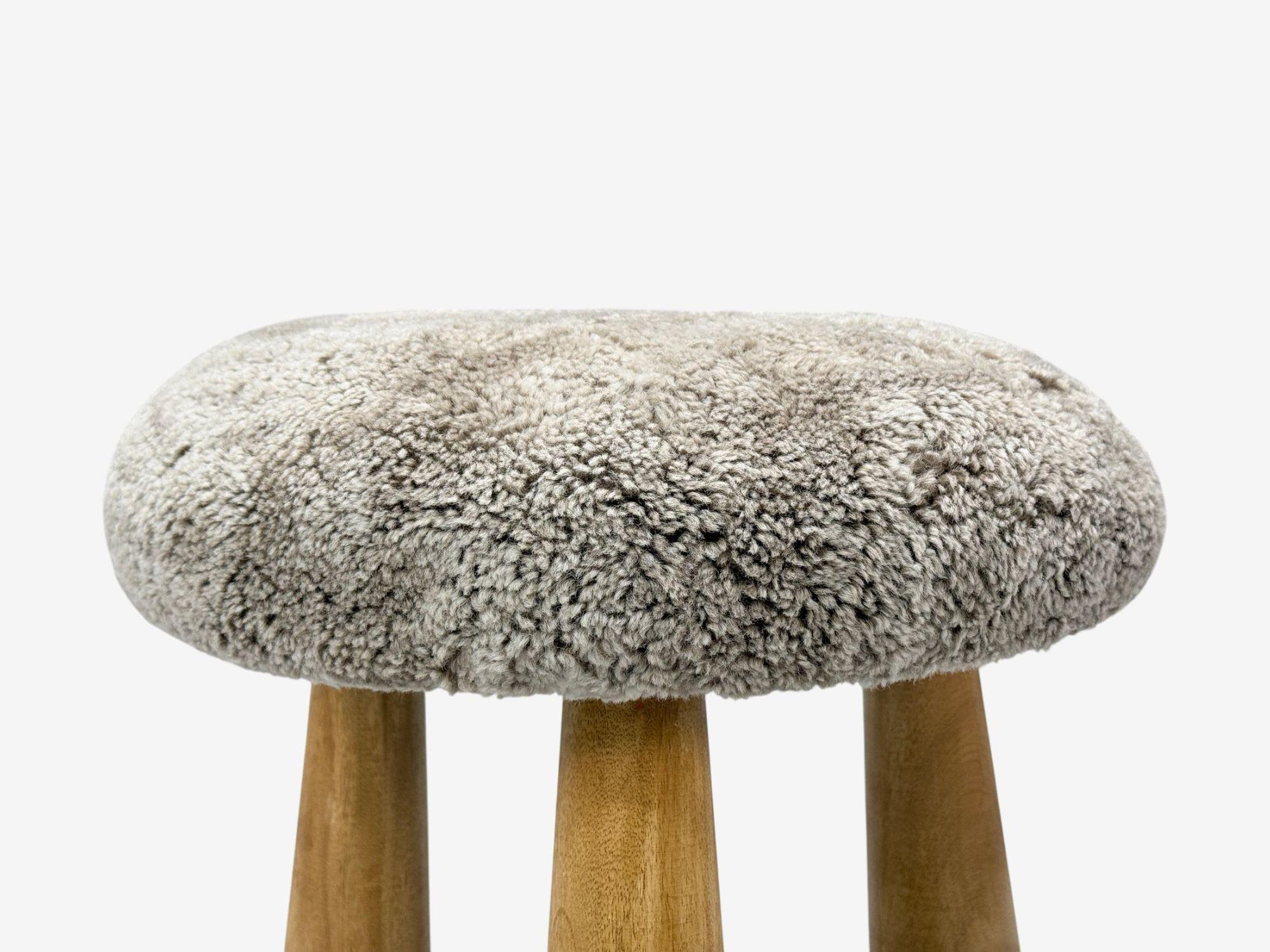 Danish Modern Style, Gray Sheepskin, Maple, Shearling Footstools, 21st c. en vente 3