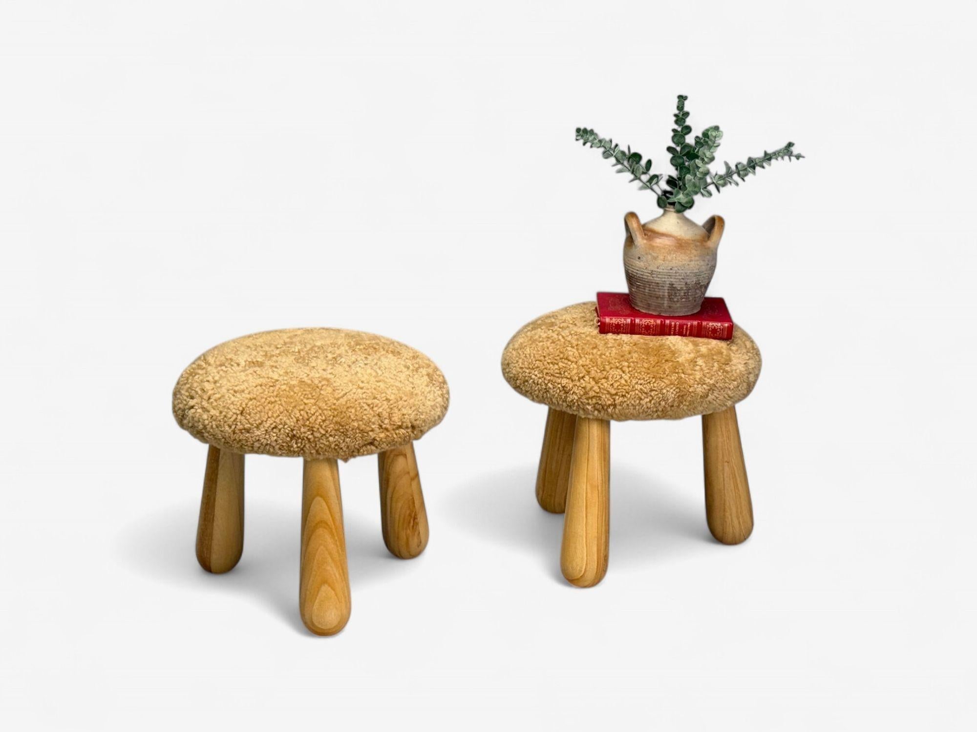 Cuir de mouton Tabourets de style moderne danois, en peau de mouton miel, érable et peau de mouton, C.C. en vente